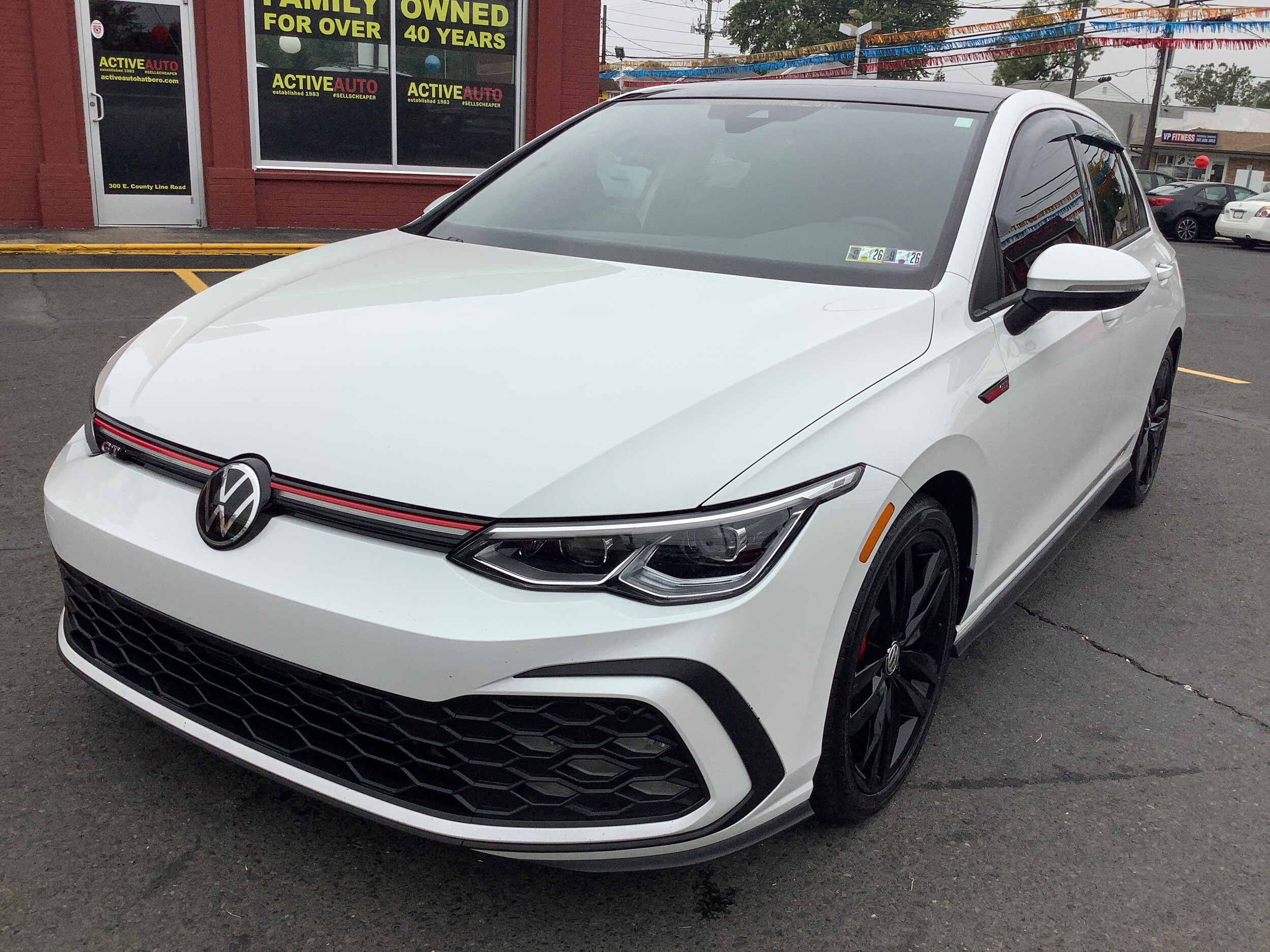 2022 Volkswagen Golf GTI SE photo 2