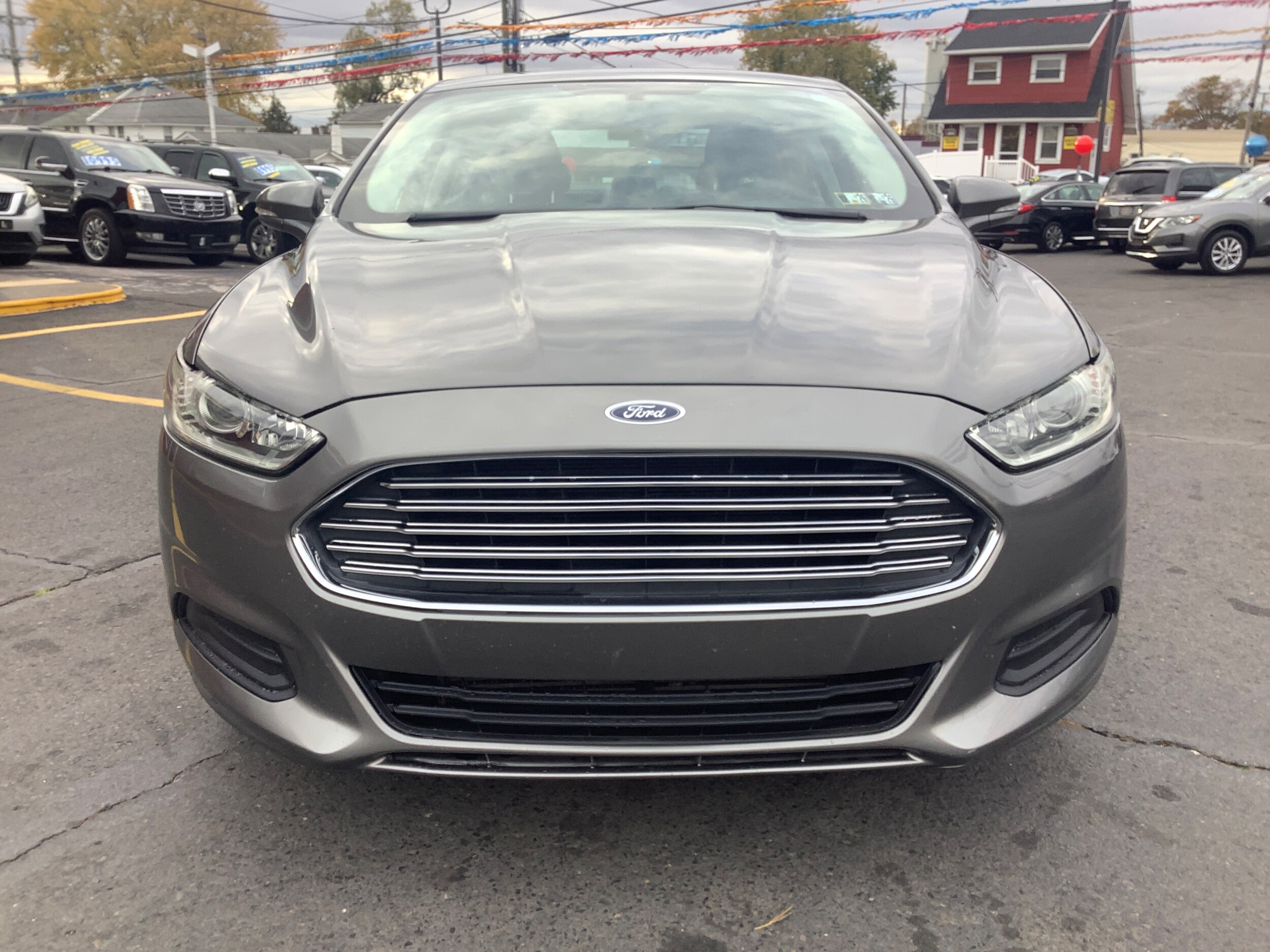 2013 Ford Fusion SE photo 2