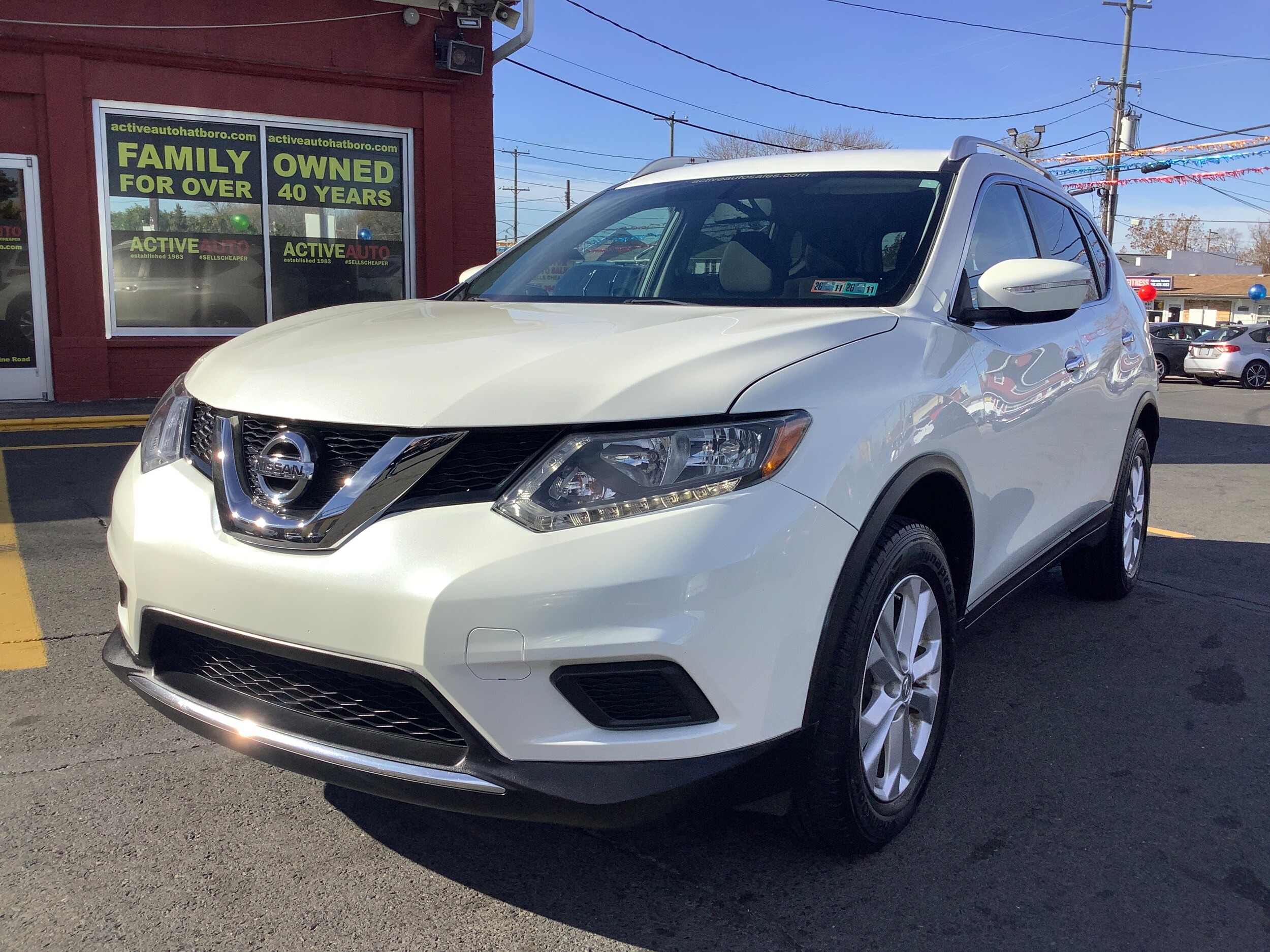 2015 Nissan Rogue SV photo 3