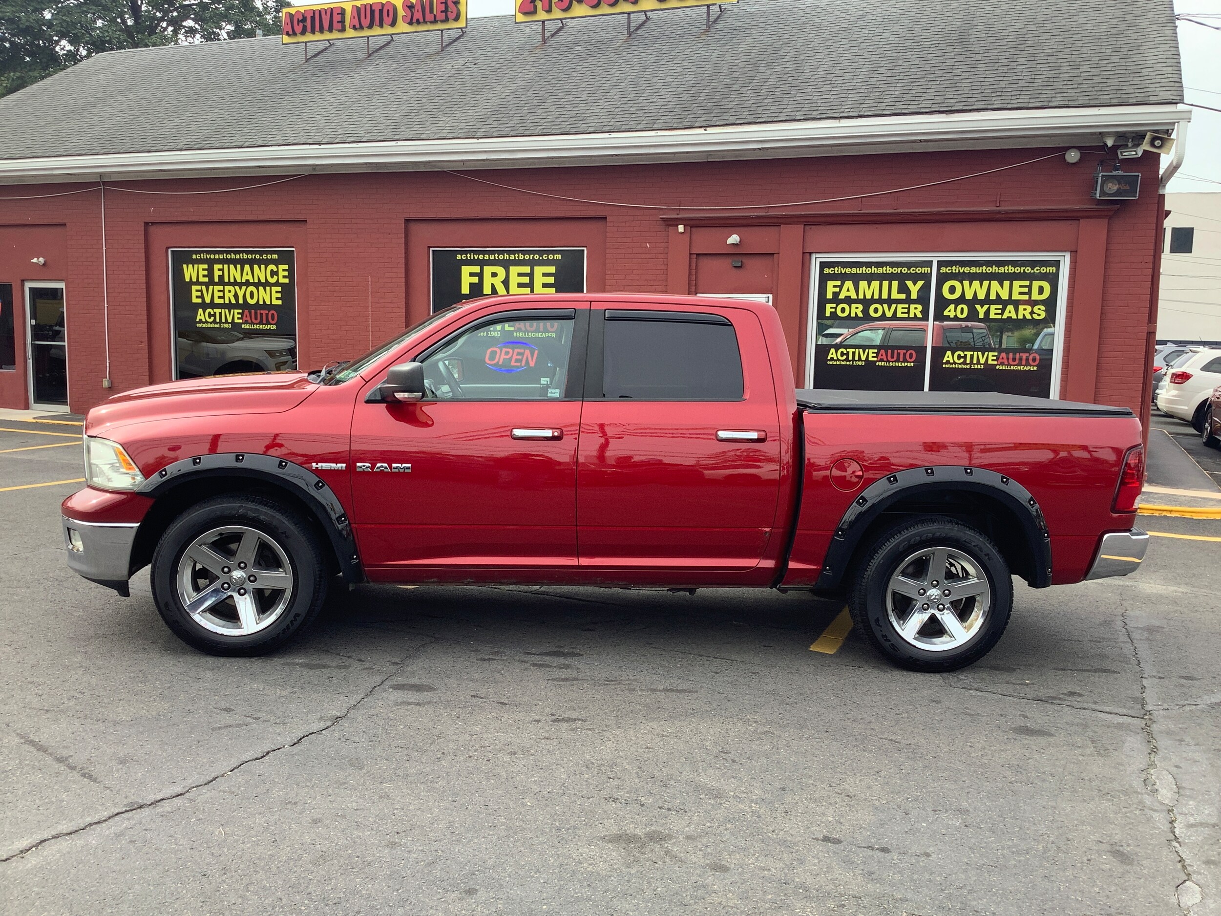 2010 Dodge Ram SLT photo 4