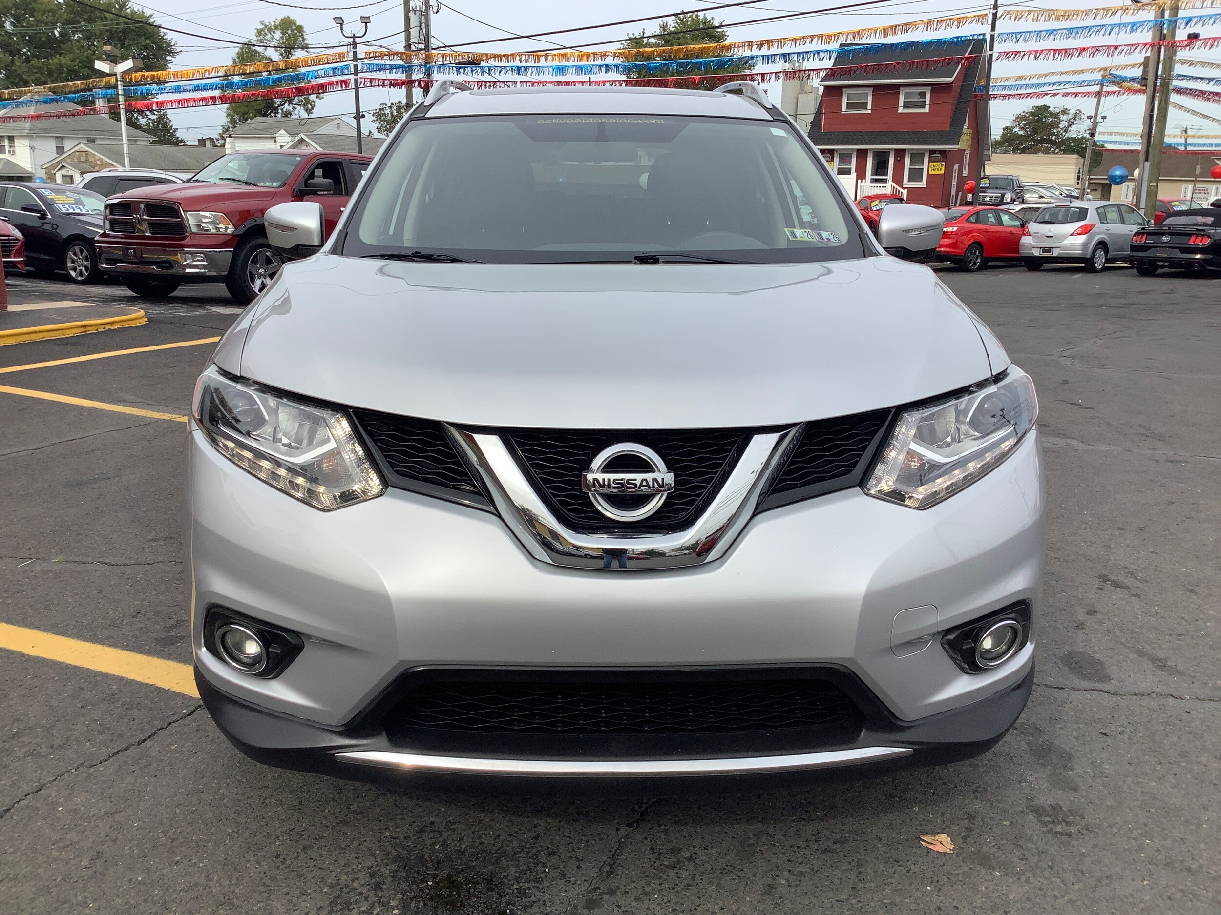 2015 Nissan Rogue SL photo 2