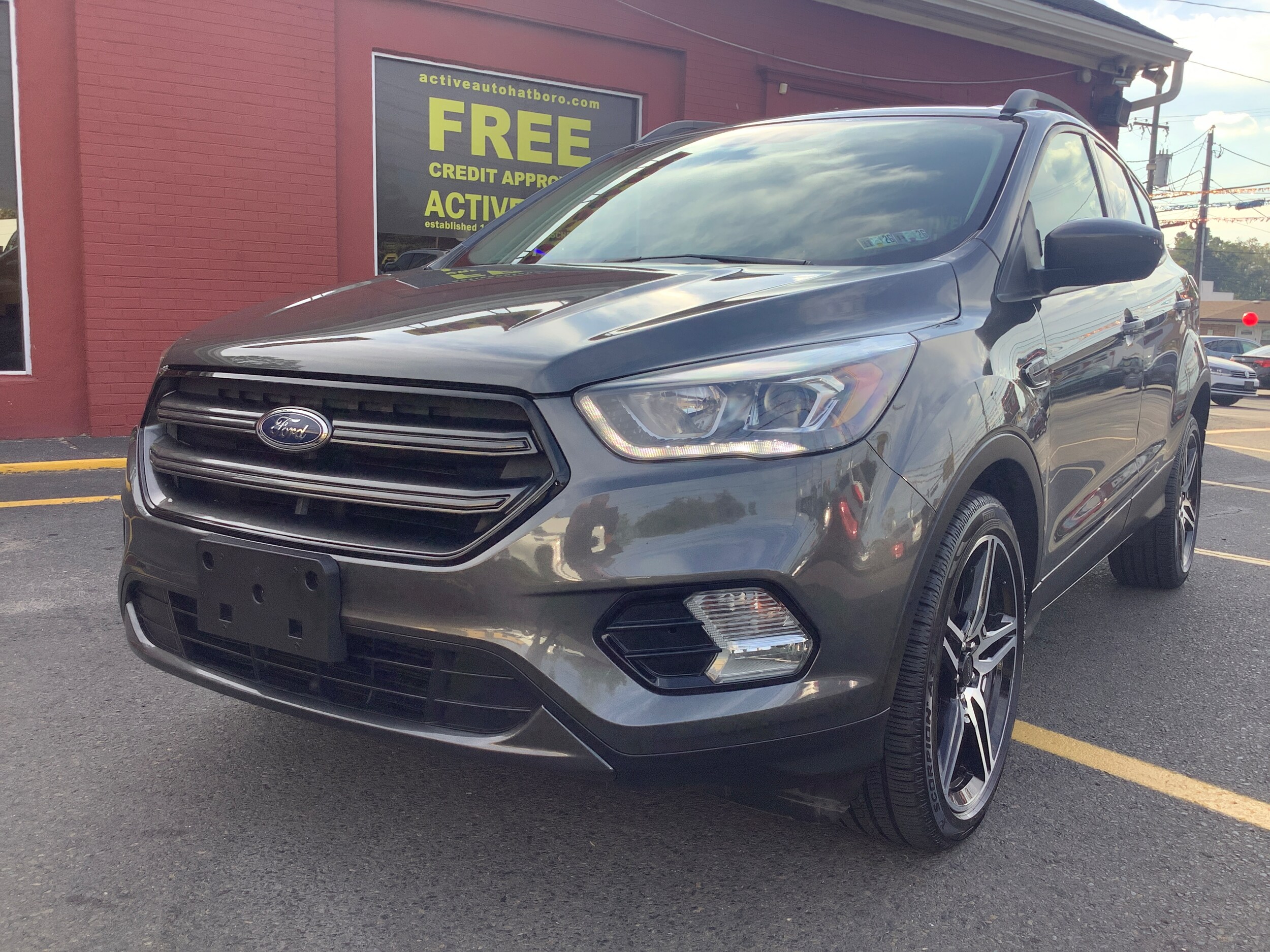 2019 Ford Escape SEL photo 2