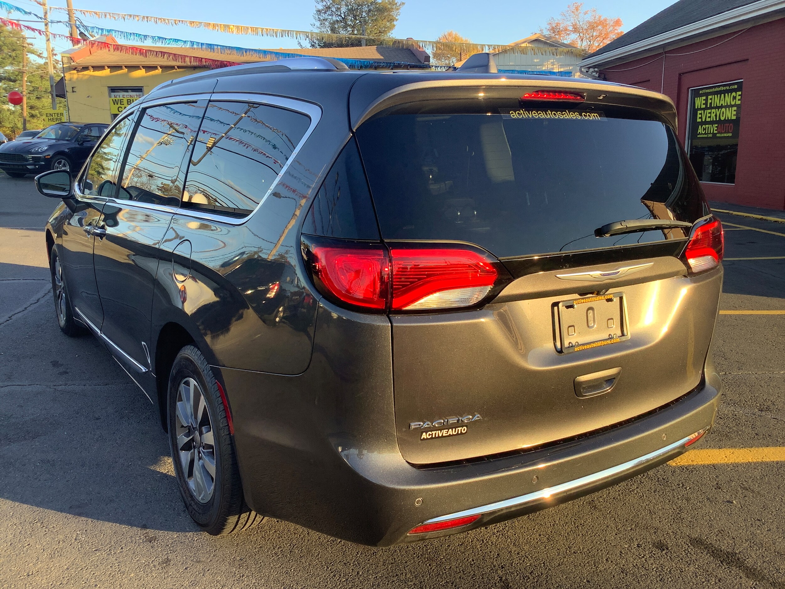 2020 Chrysler Pacifica Touring Plus photo 3