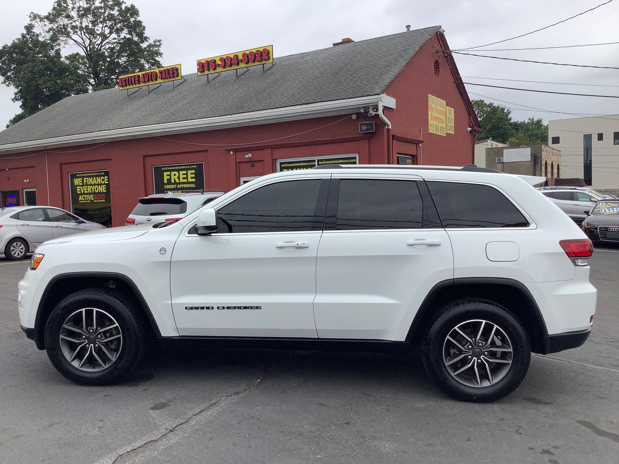 2020 Jeep Grand Cherokee Laredo photo 4