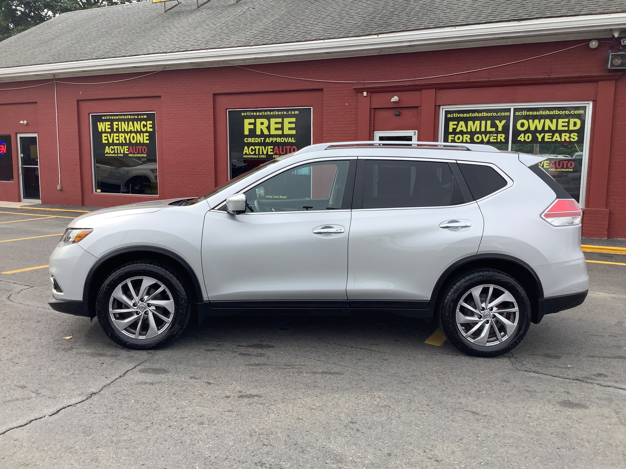 2015 Nissan Rogue SL photo 4