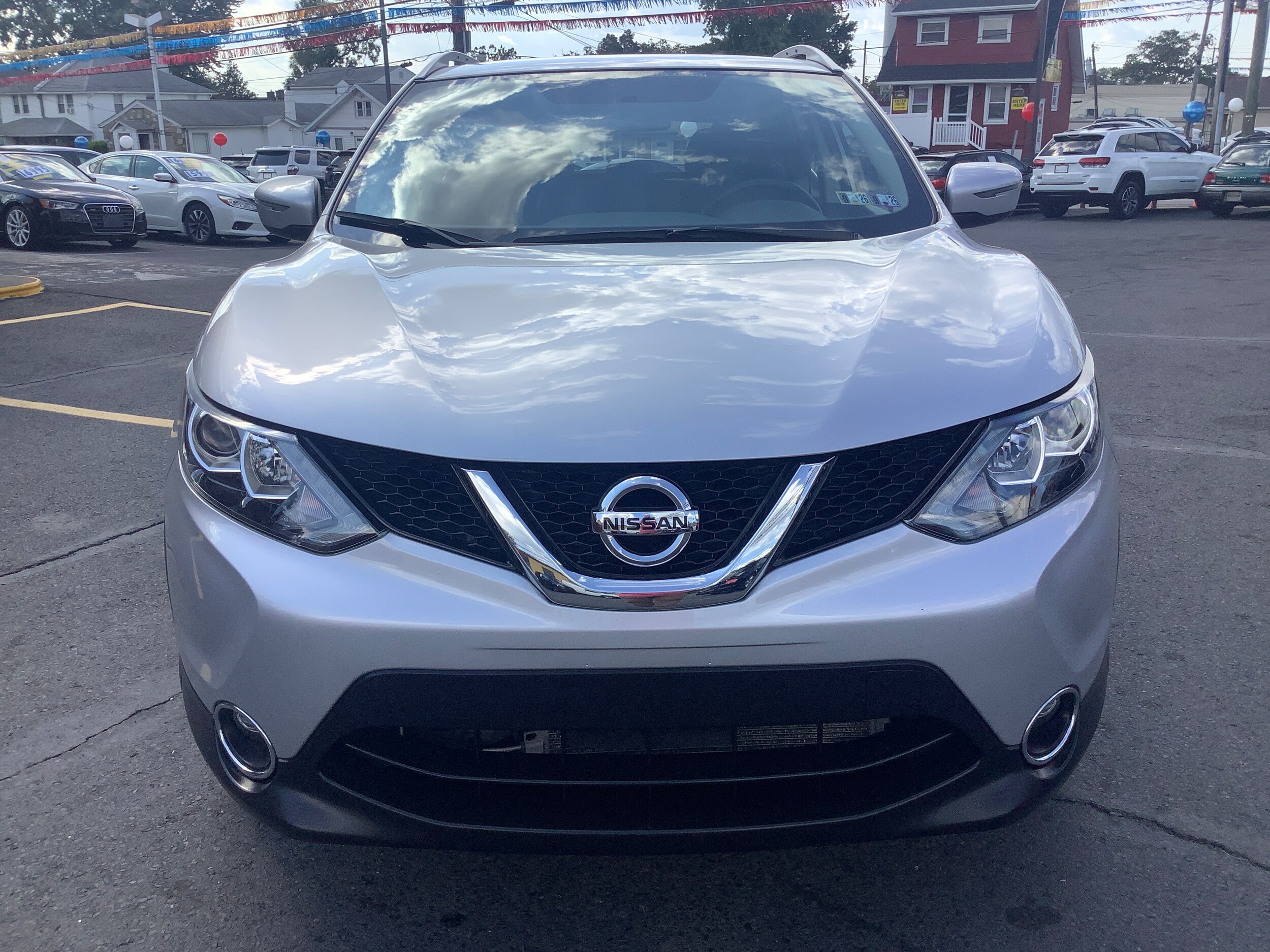 2017 Nissan Rogue Sport SV photo 2