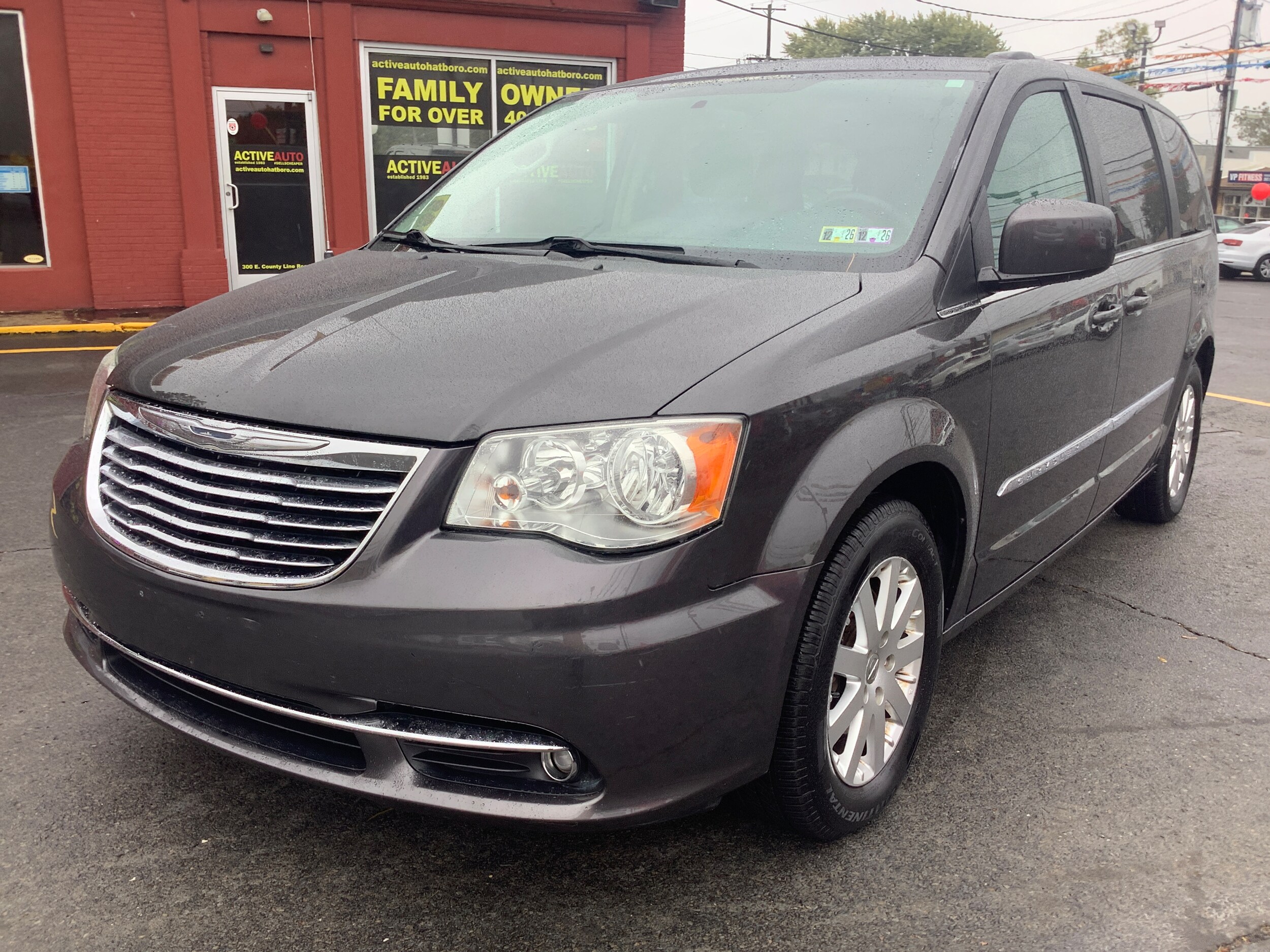 2015 Chrysler Town & Country Touring photo 3