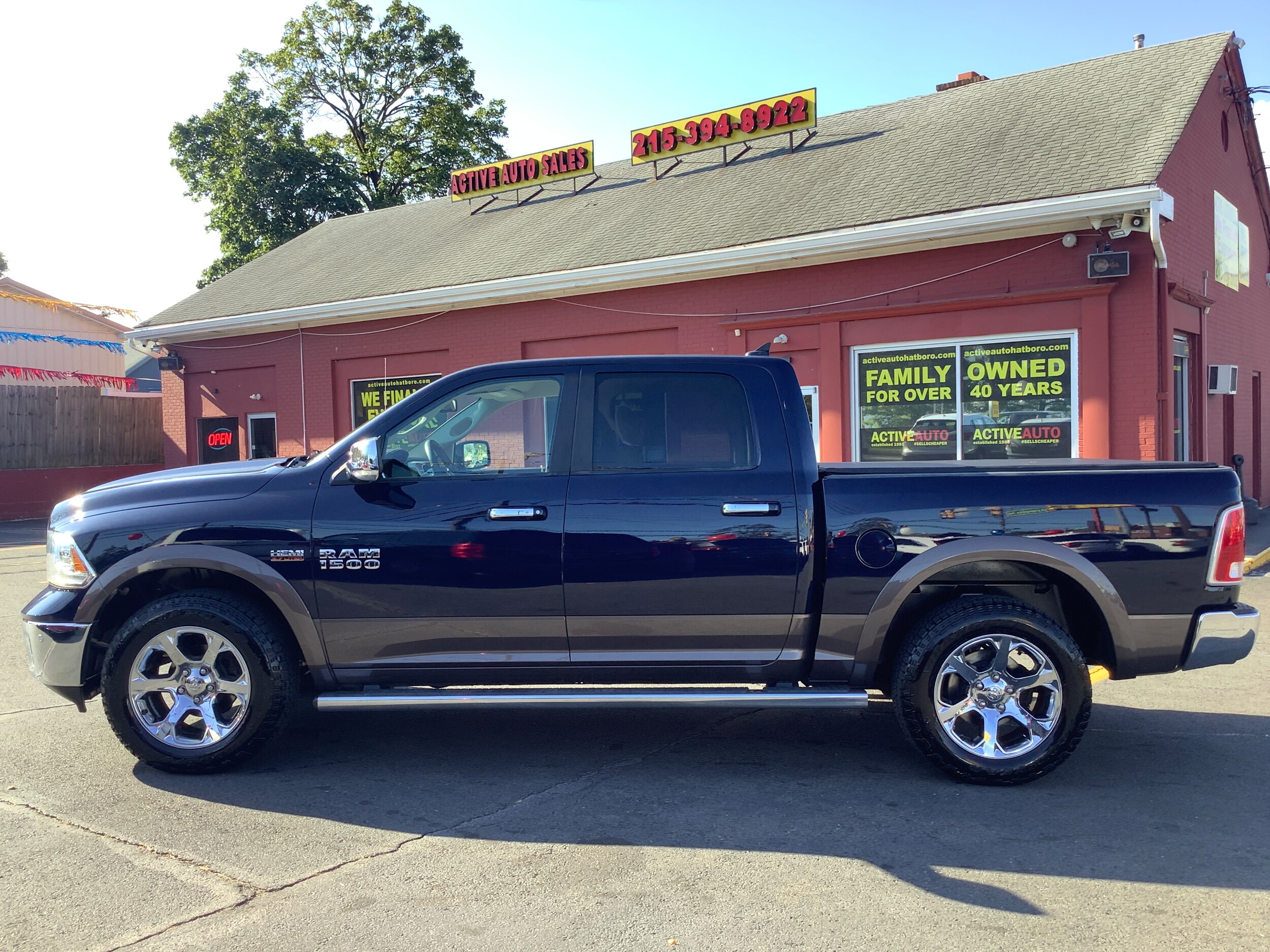 2017 Ram 1500 Laramie photo 4