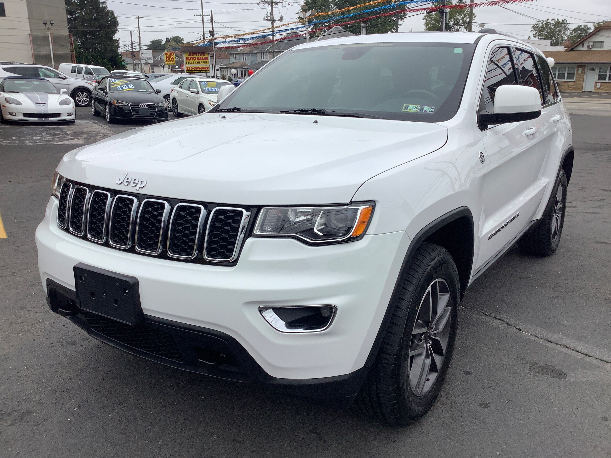 2020 Jeep Grand Cherokee Laredo photo 3