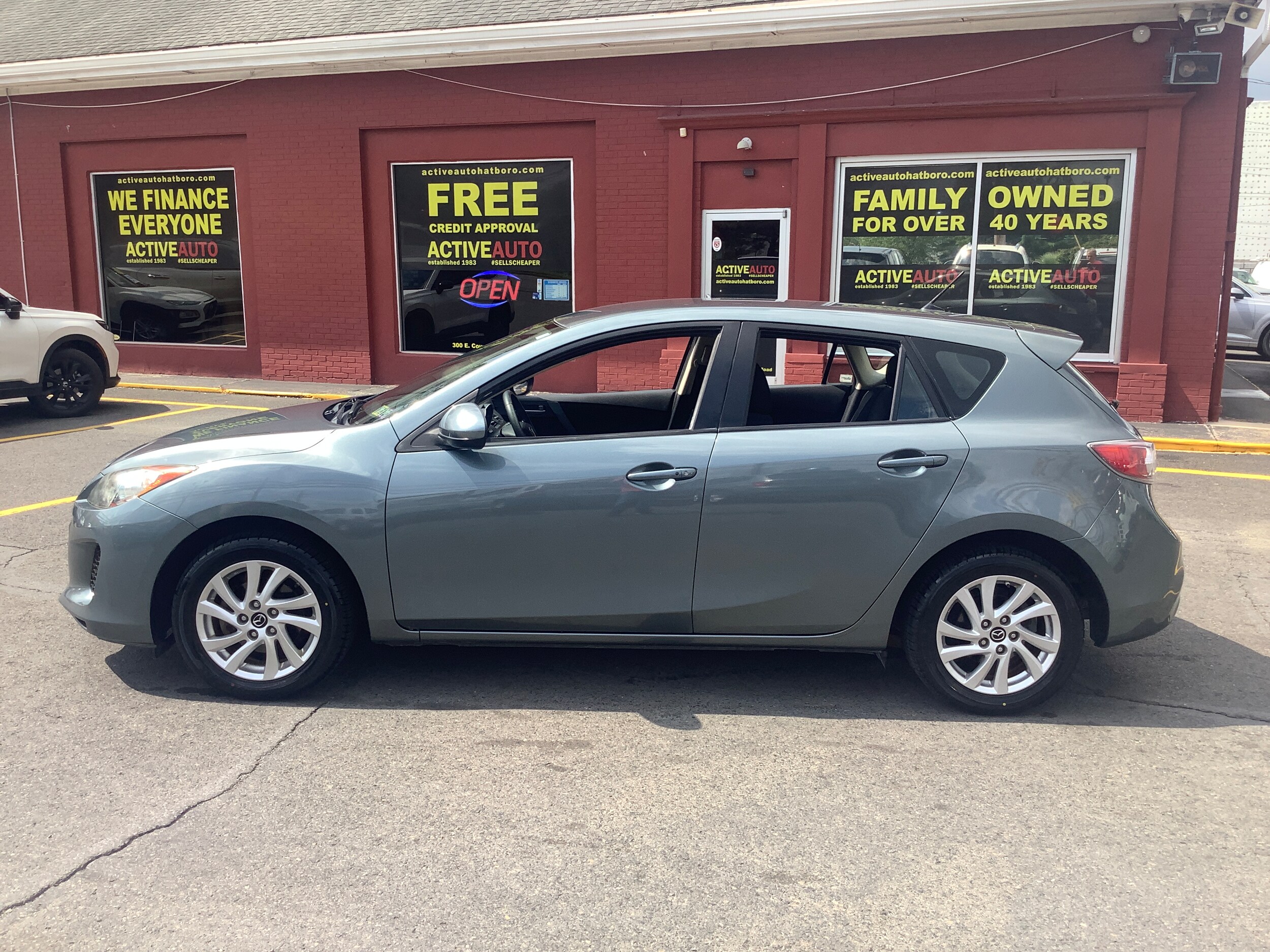 2013 Mazda Mazda3 Touring photo 4