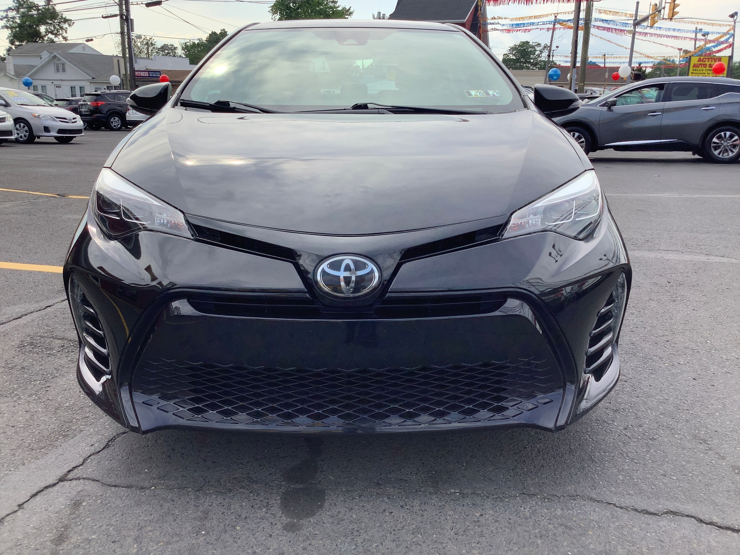 2017 Toyota Corolla SE photo 2