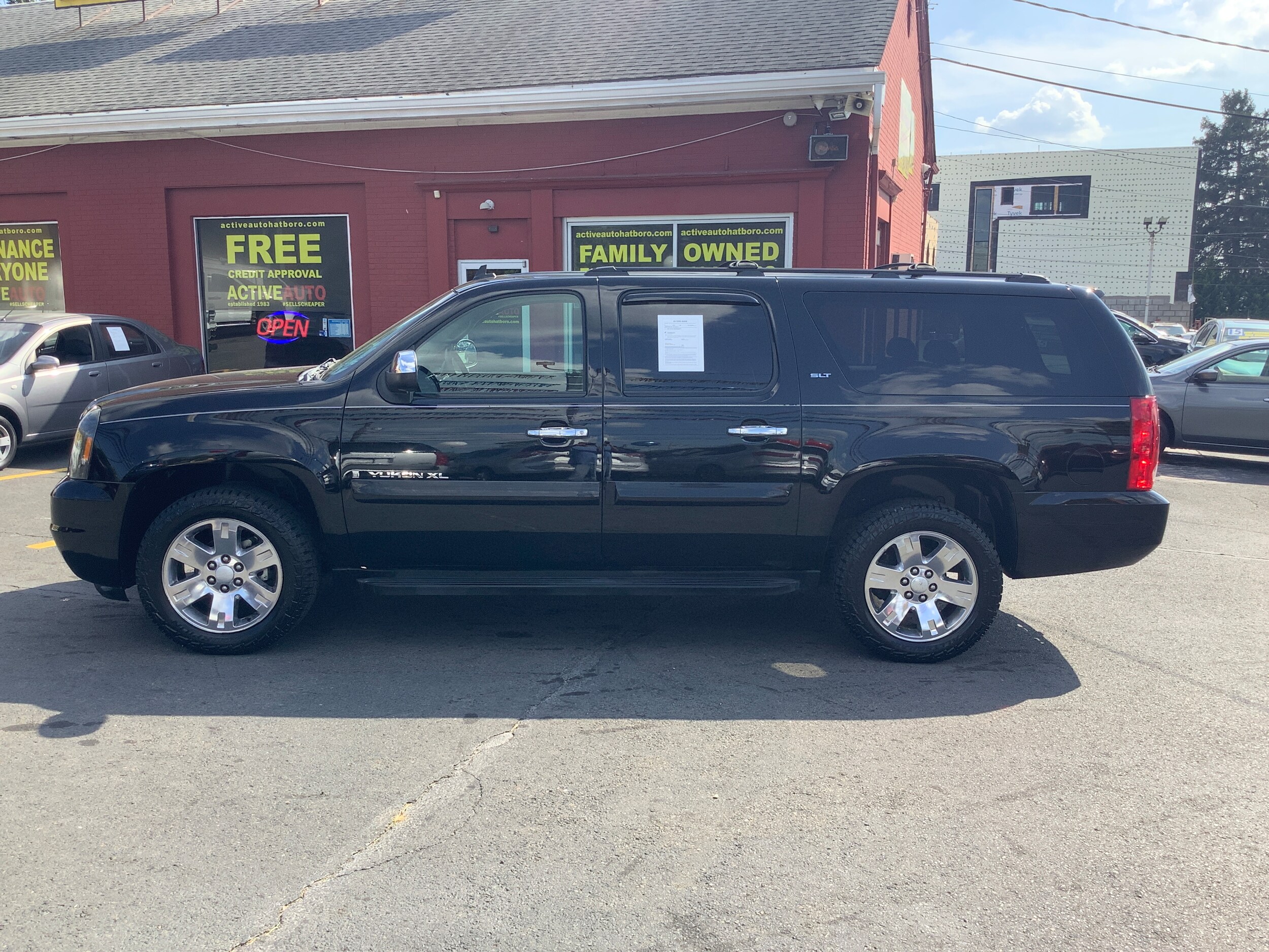 2008 Gmc Yukon XL SLT photo 3