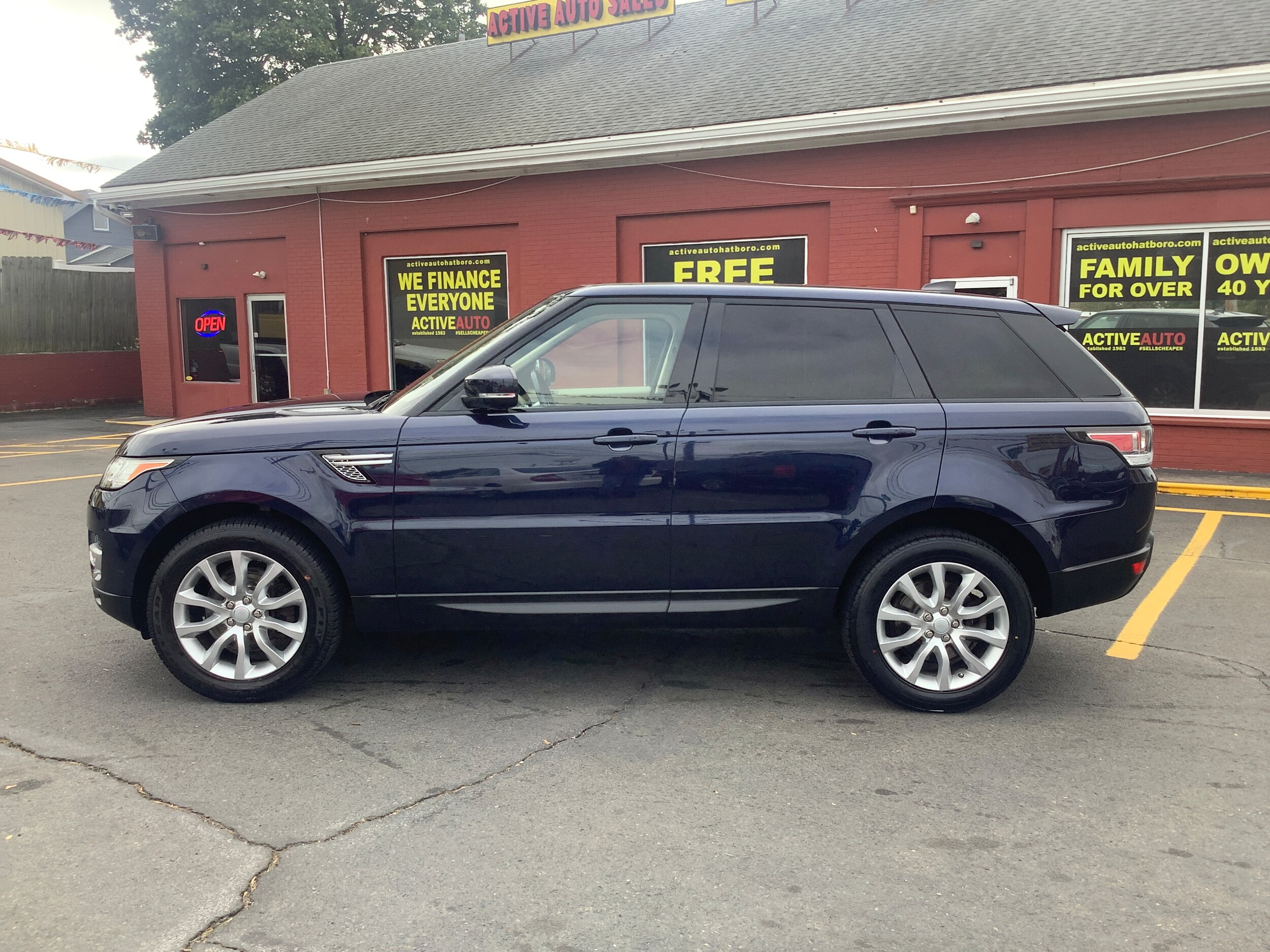 2017 Land Rover Range Rover Sport SuperCharged HSE photo 3