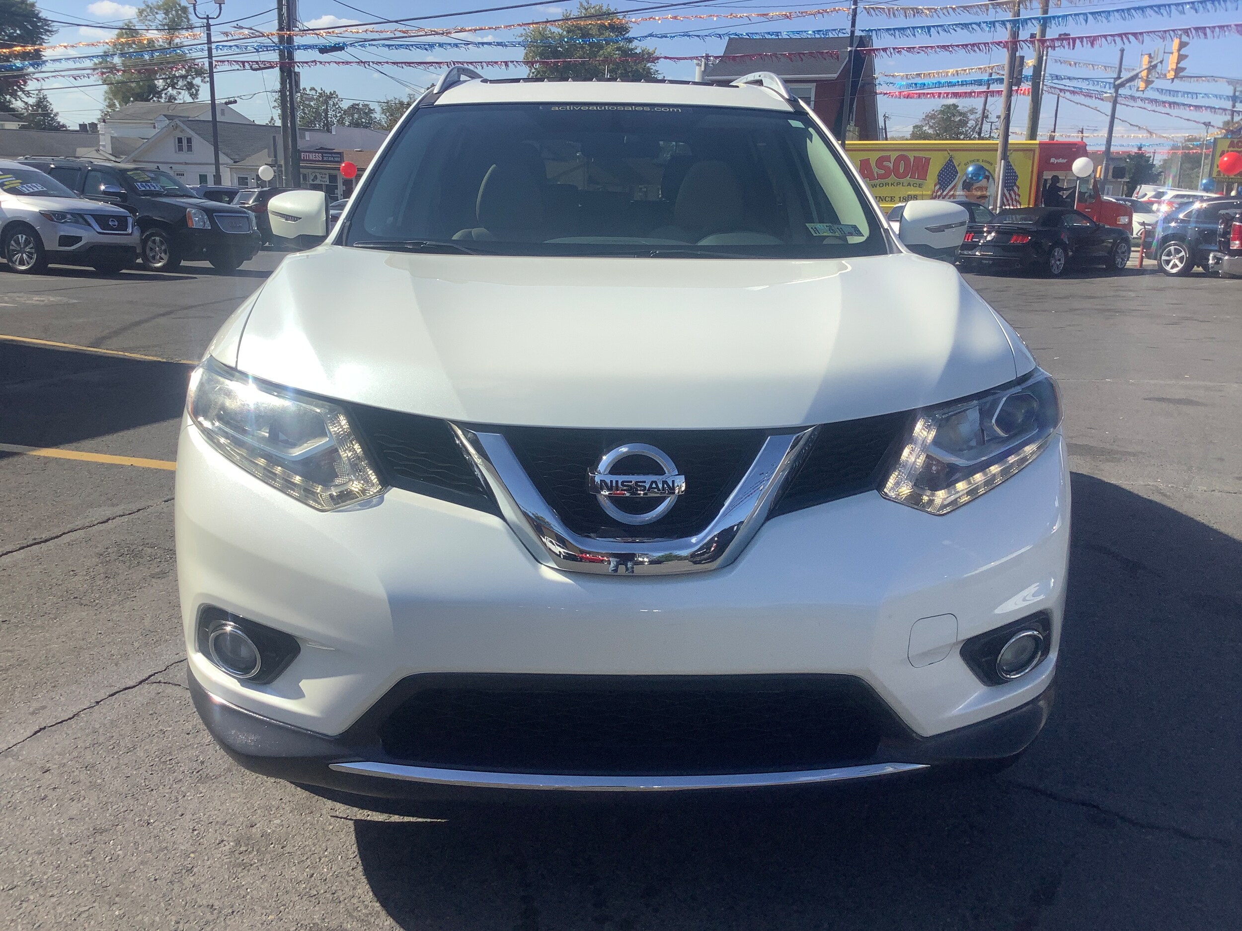 2016 Nissan Rogue SL photo 2
