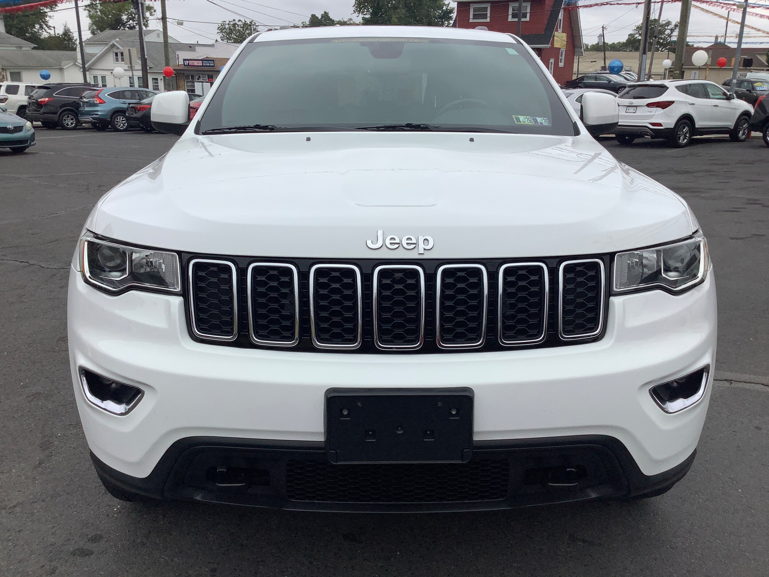 2020 Jeep Grand Cherokee Laredo photo 2