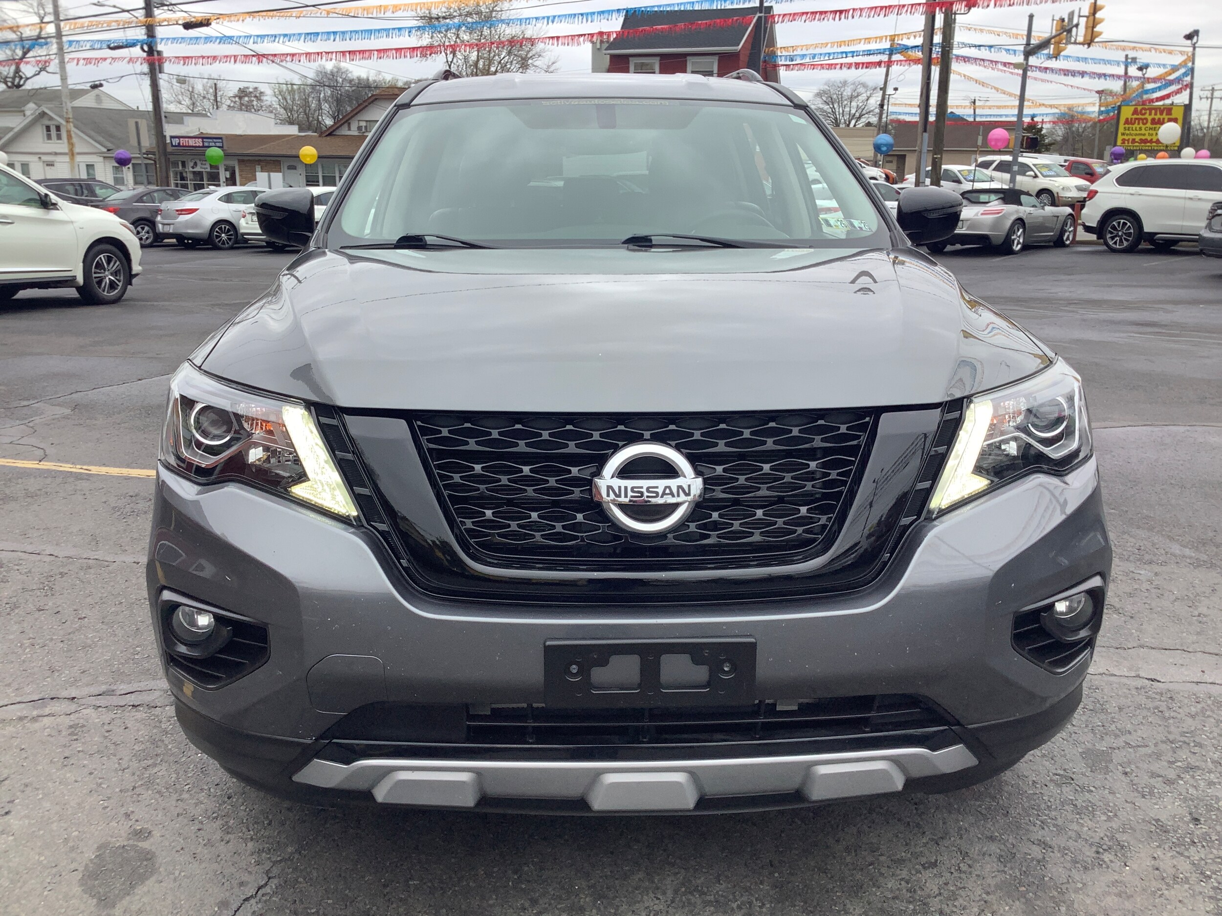 2019 Nissan Pathfinder SV photo 2