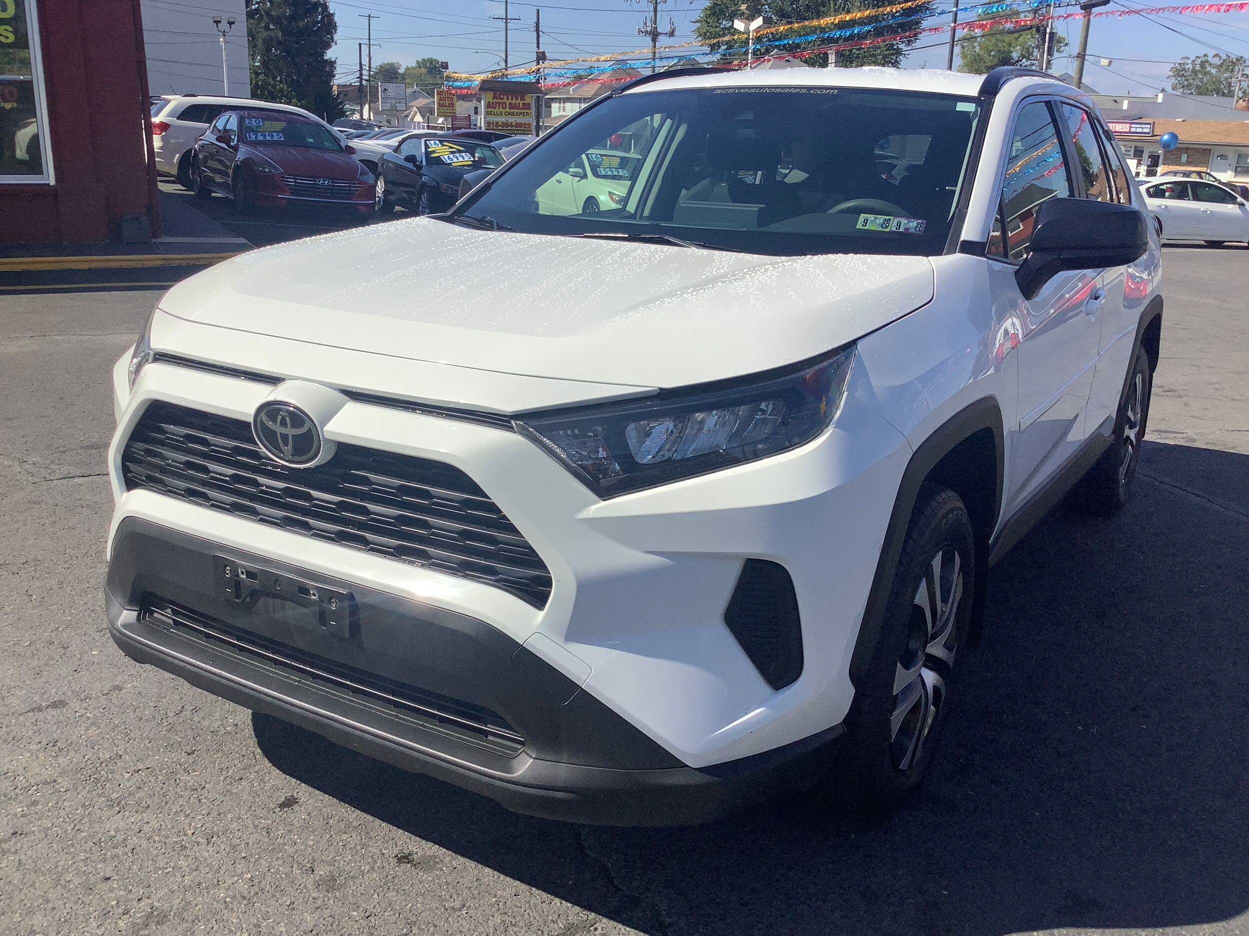 2019 Toyota RAV4 LE photo 3