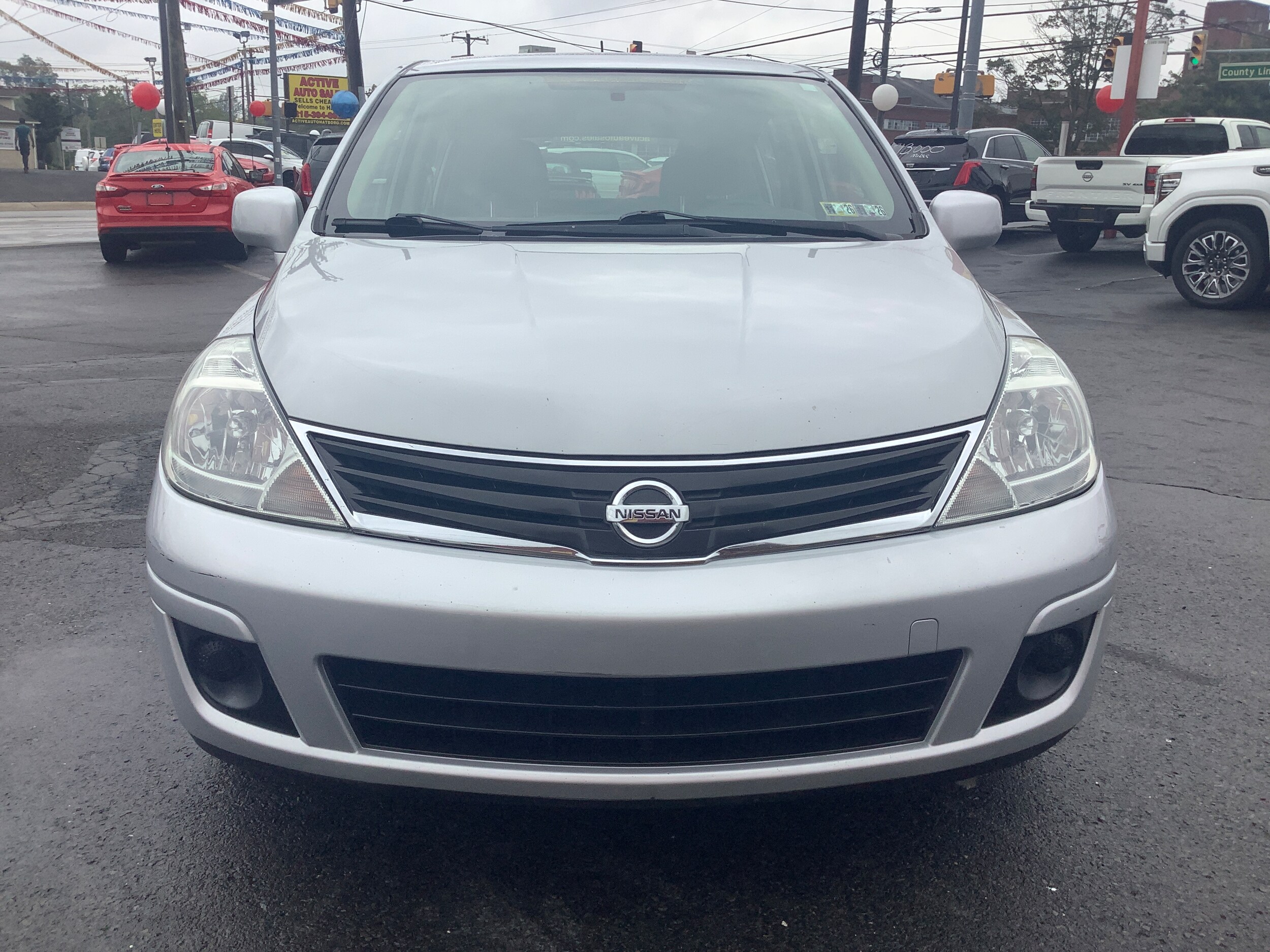 2012 Nissan Versa 1.8 S photo 2