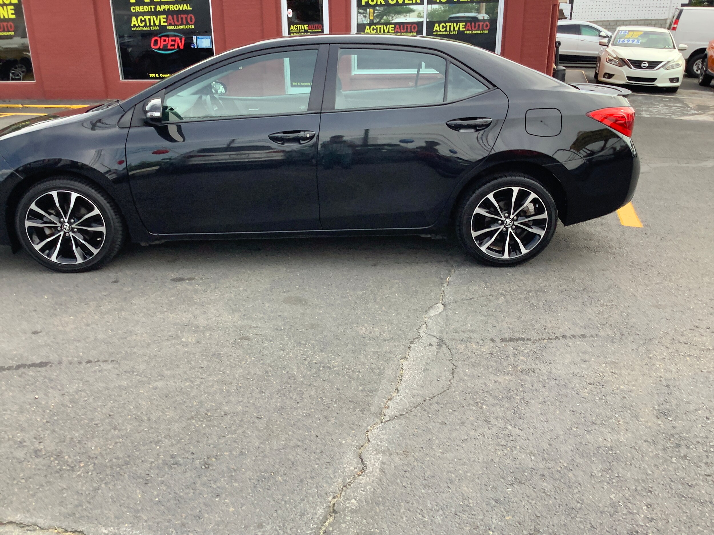 2017 Toyota Corolla SE photo 4