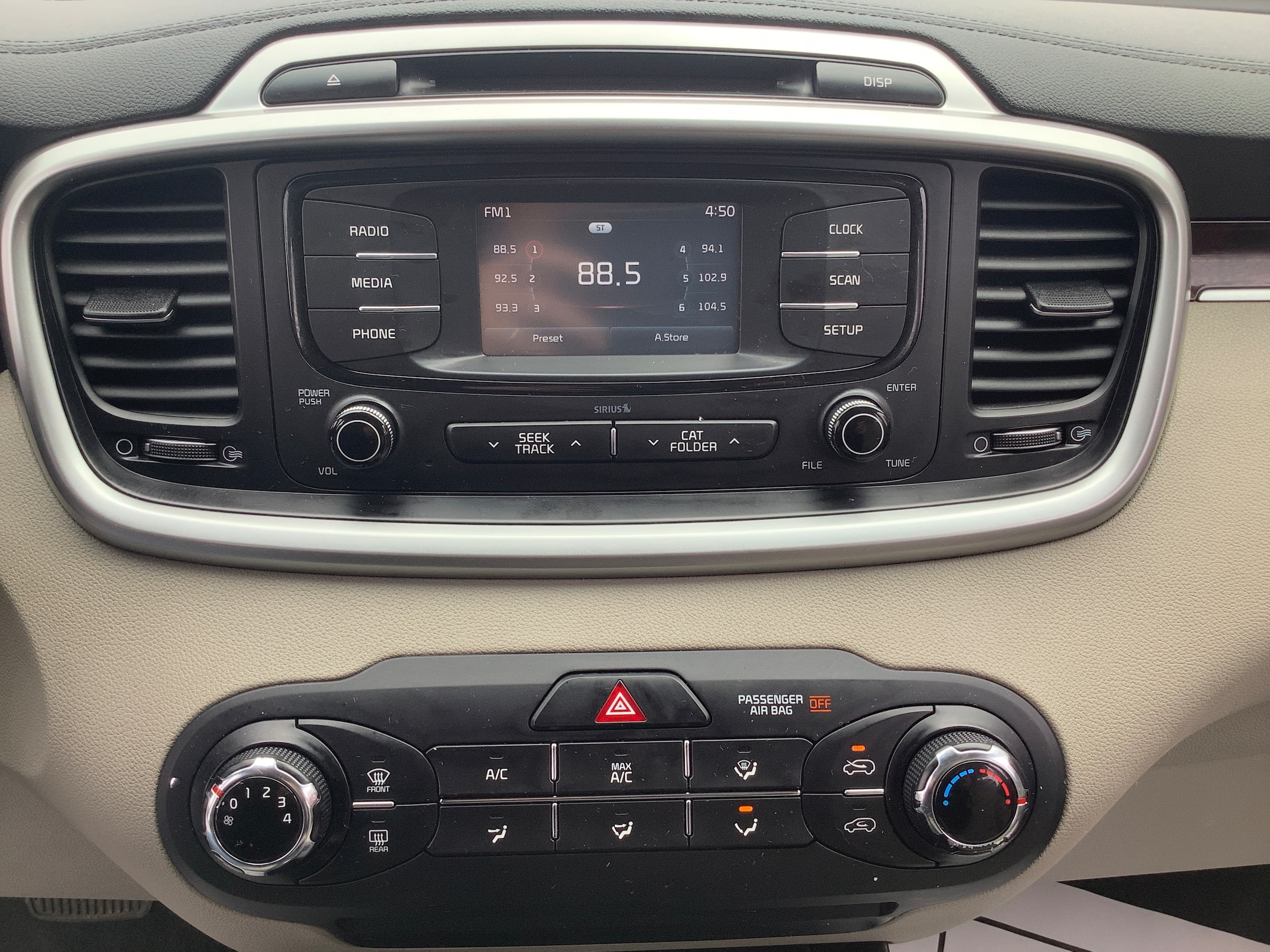 2017 Kia Sorento LX - Photo 18