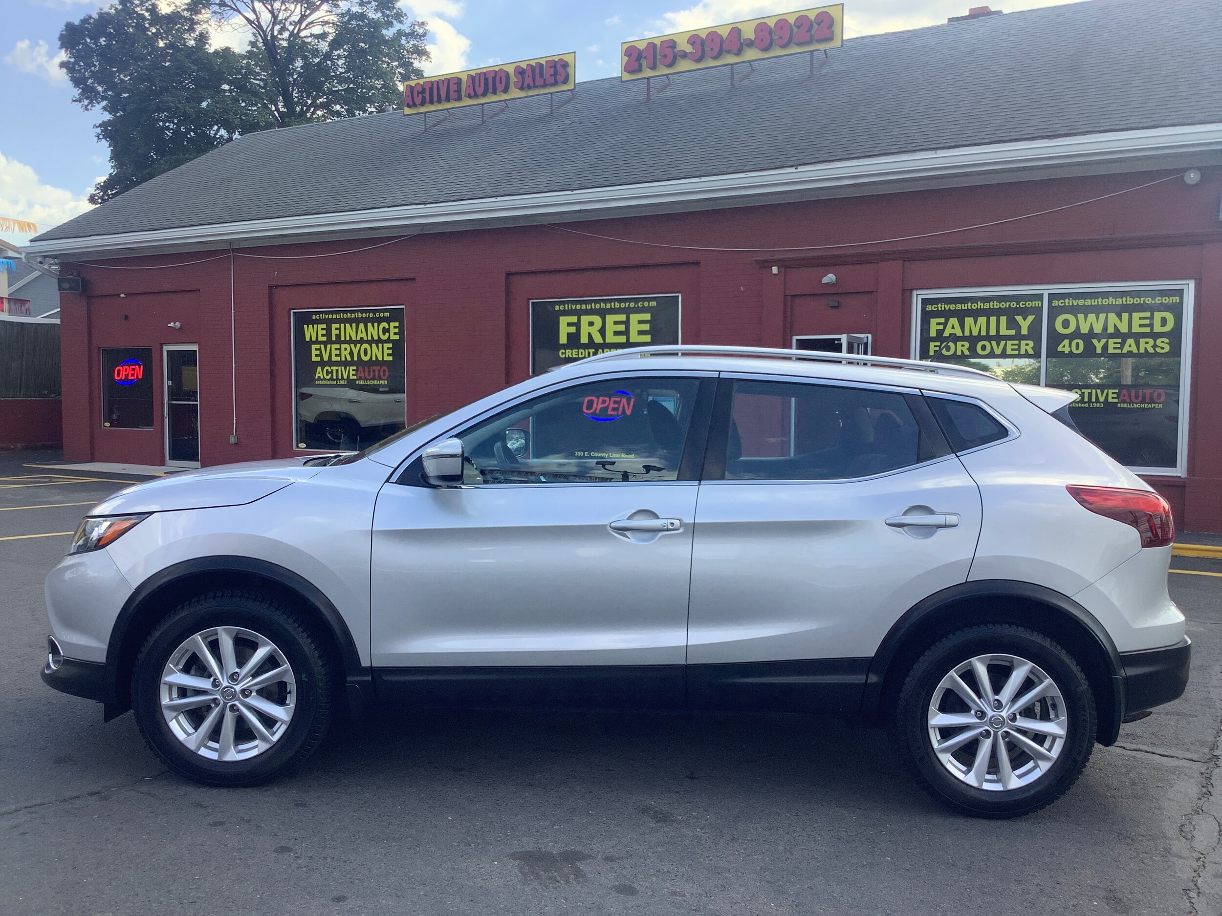 2017 Nissan Rogue Sport SV photo 3