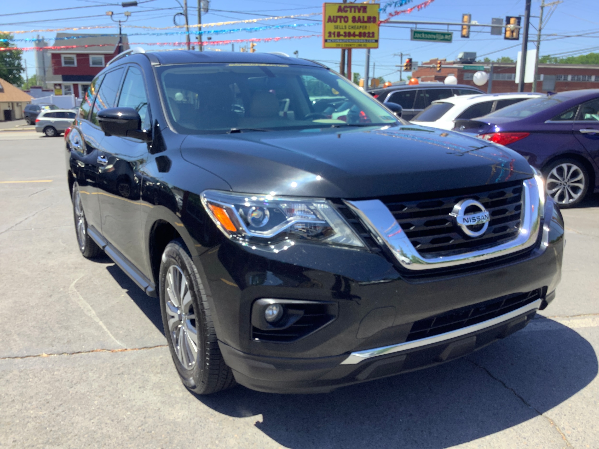 2019 Nissan Pathfinder SL 4WD's photo