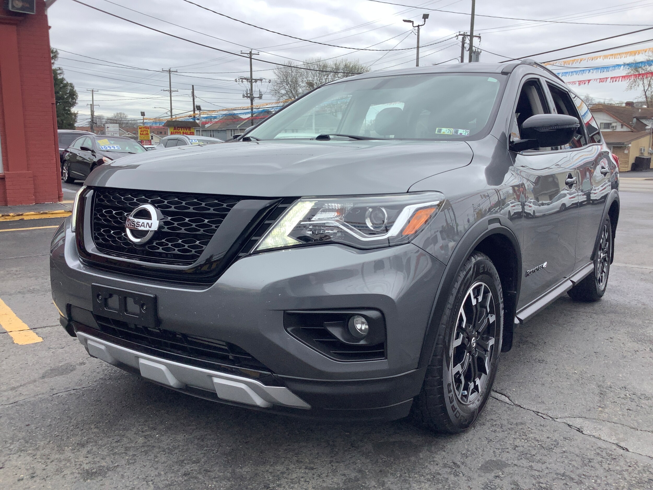2019 Nissan Pathfinder SV photo 3