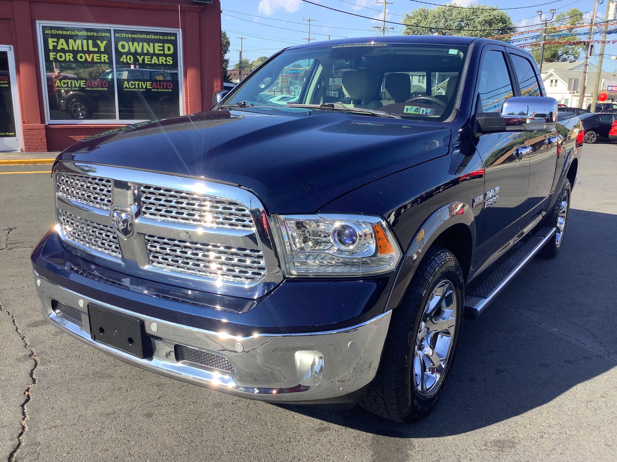 2017 Ram 1500 Laramie photo 3