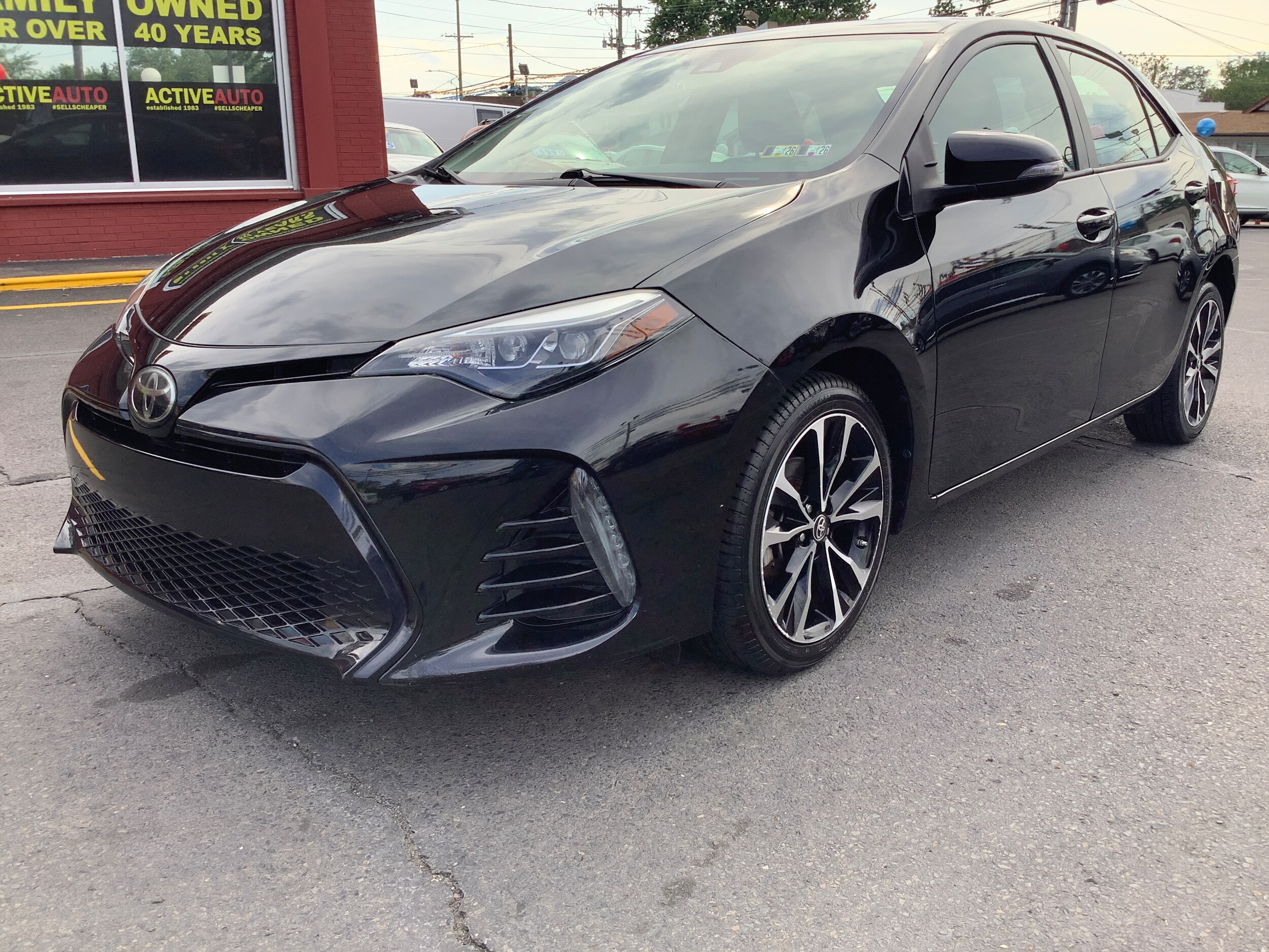 2017 Toyota Corolla SE photo 3