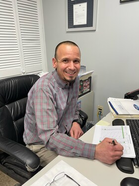 Staff member Dan Summers from ID_41aa6f9b9c66