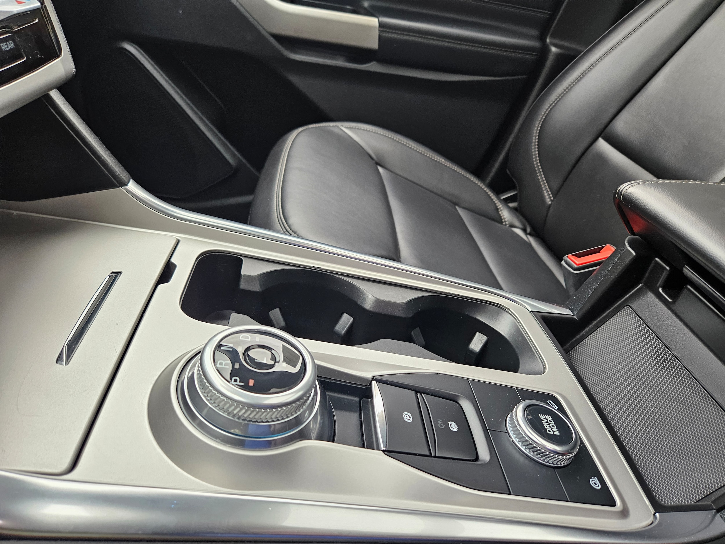 2022 Ford Explorer XLT - Photo 25