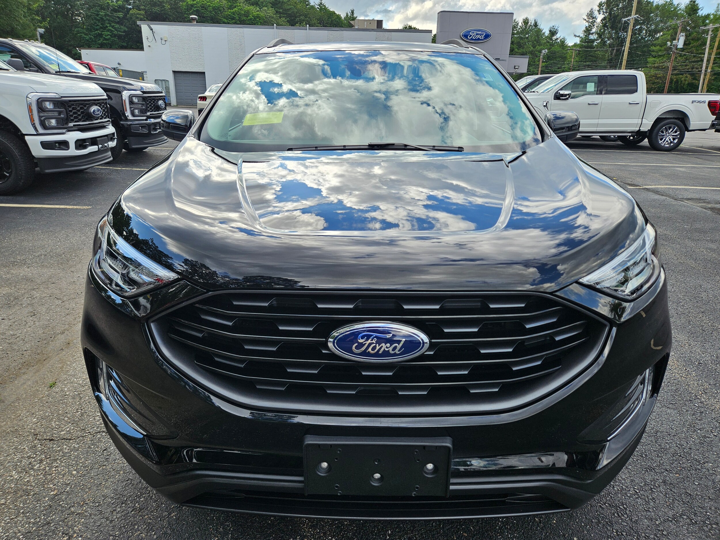 2022 Ford Edge SEL photo 2
