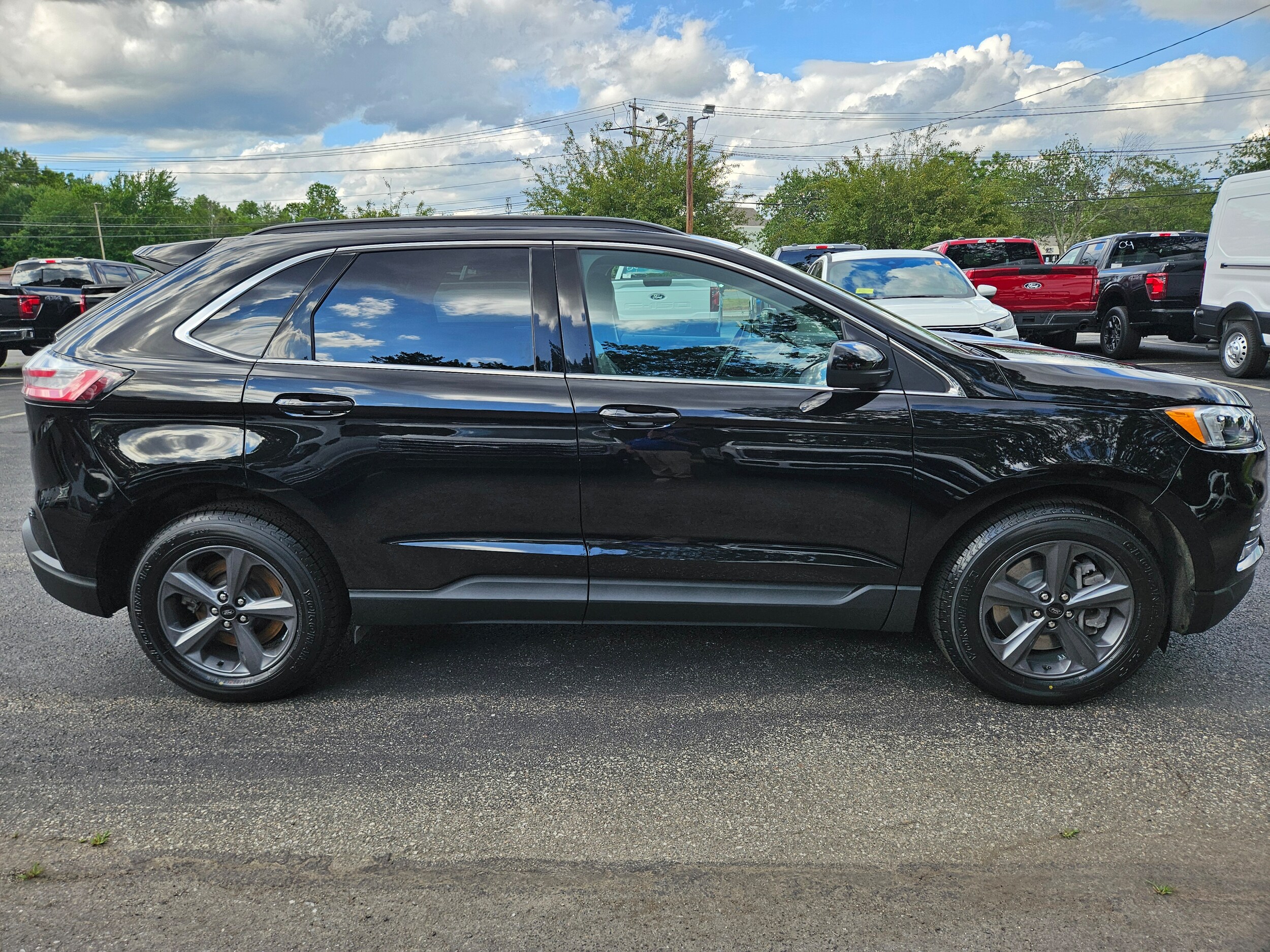 2022 Ford Edge SEL photo 3