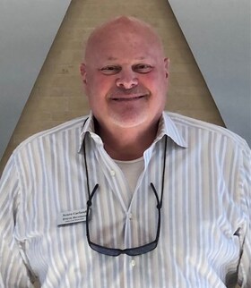 Staff member Steven Richman from ID_d32ef406a977