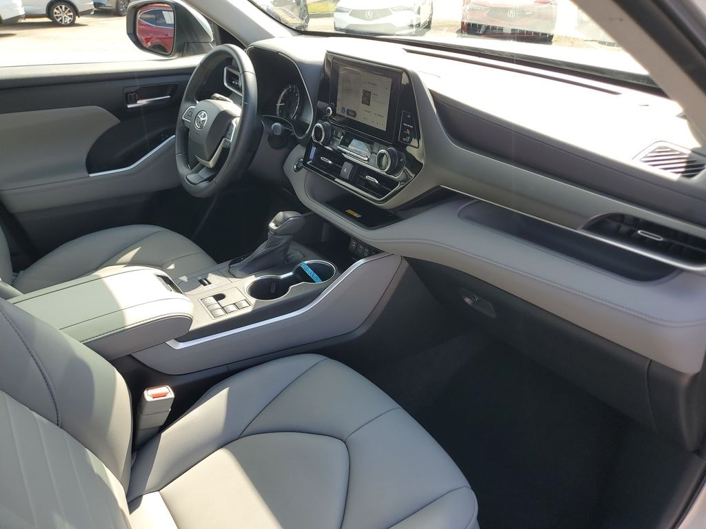 Used 2023 Toyota Highlander XLE SUV