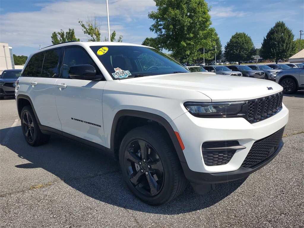 2024 Jeep Grand Cherokee Laredo Altitude X photo 2