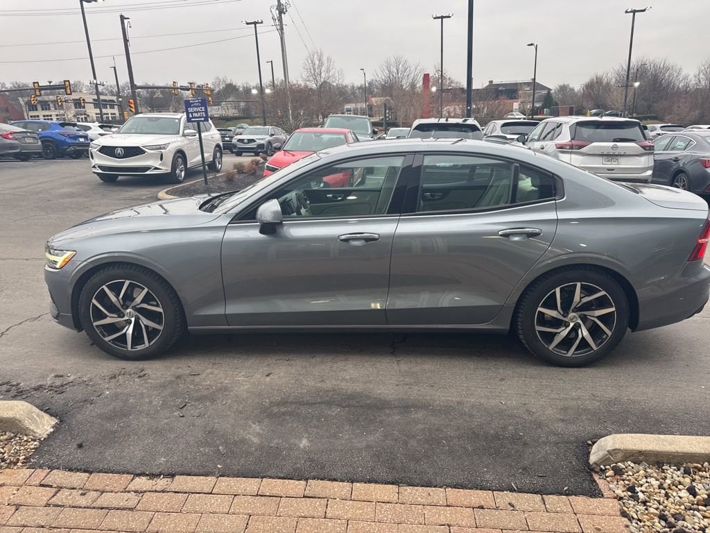 2019 Volvo S60 Momentum's photo