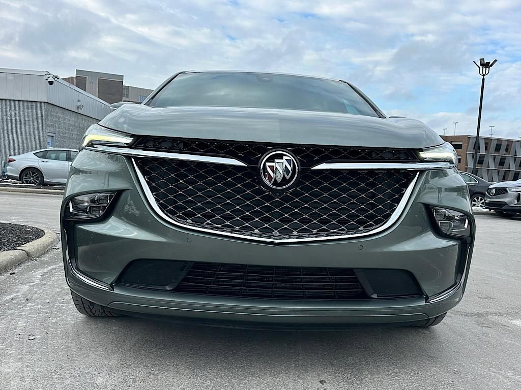 2022 Buick Enclave Avenir photo 2