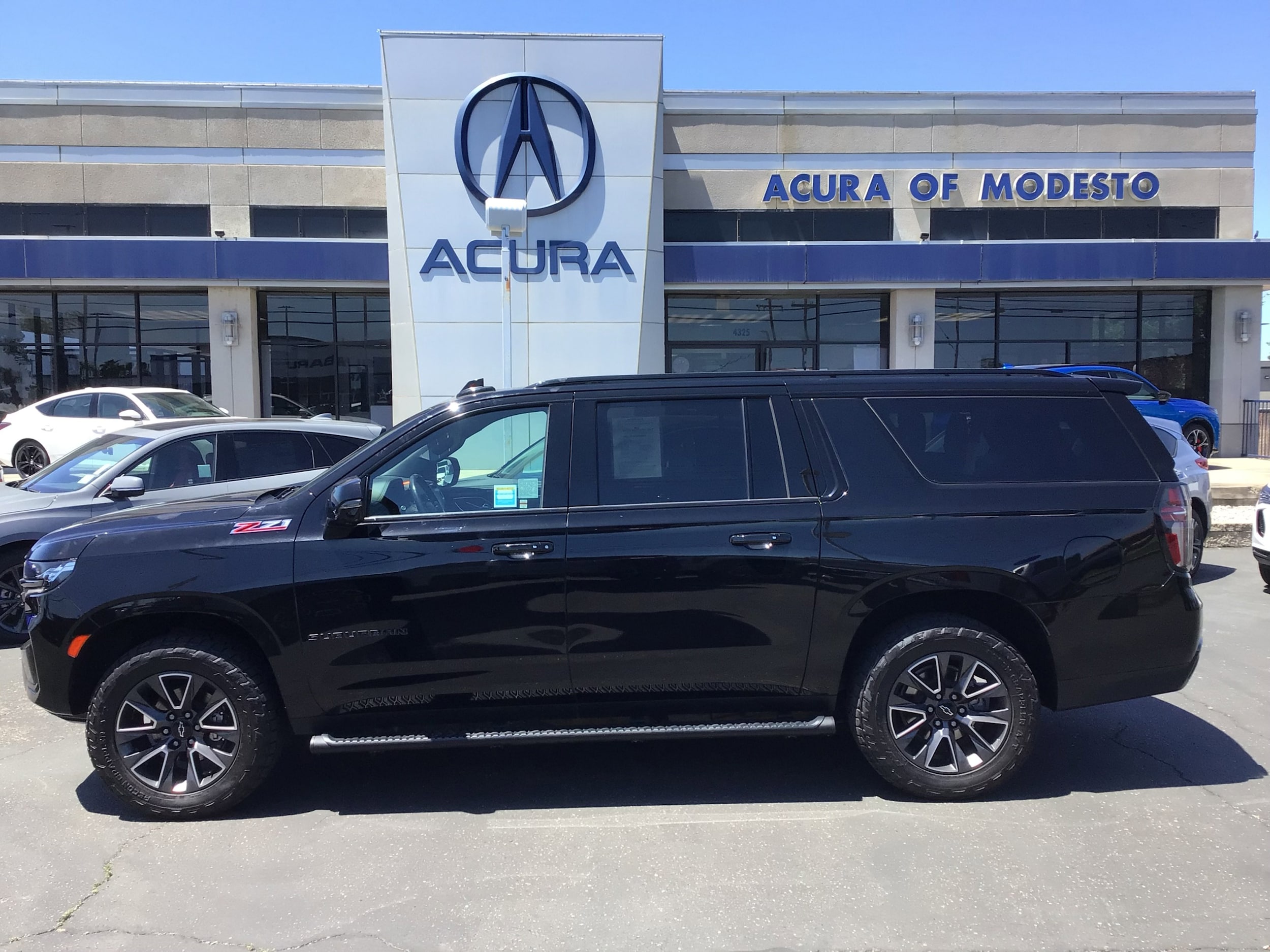 2021 Chevrolet Suburban 4WD 1500 Z71's photo