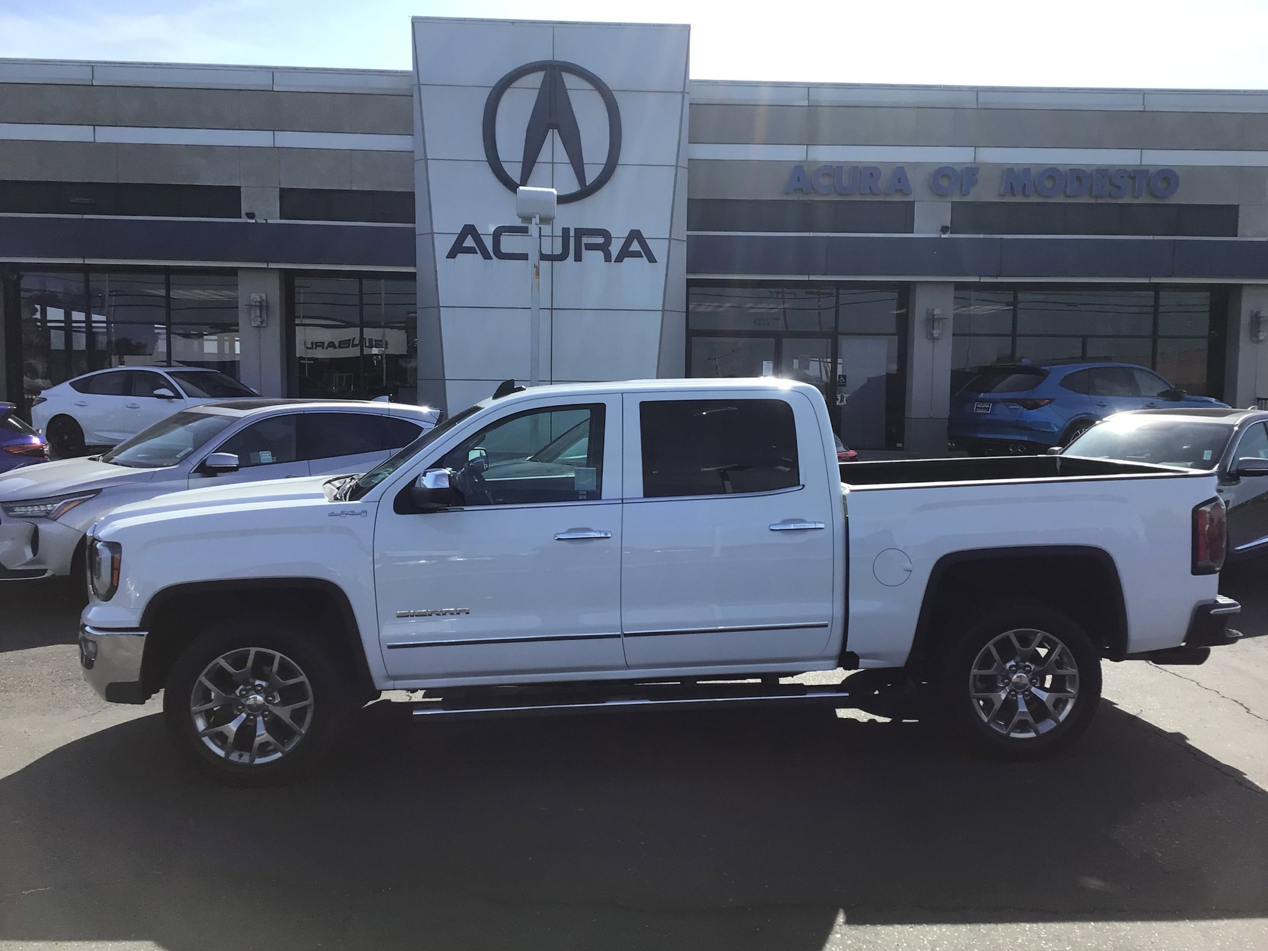 2018 GMC Sierra 4WD Crew Cab Short Box SLT's photo