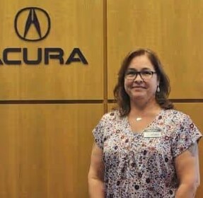 Staff member Phyllis Vera from ID_a0137b