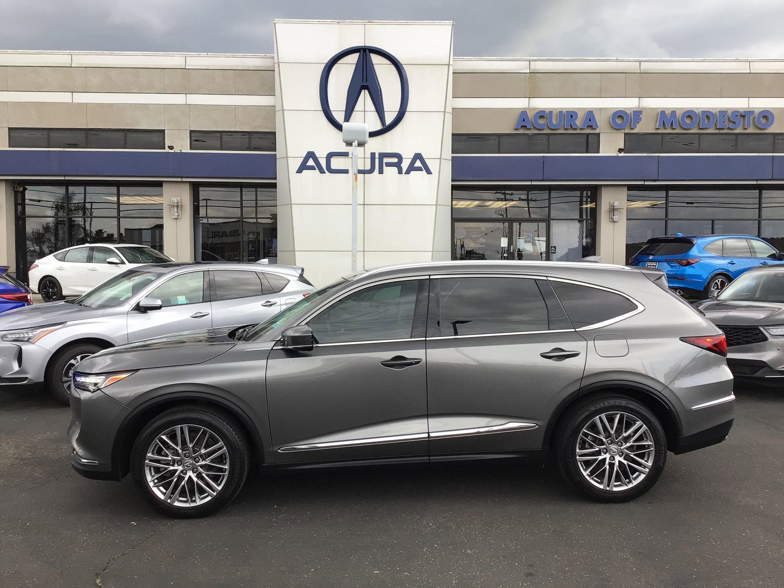 2023 Acura MDX SH-AWD w/Advance Package's photo