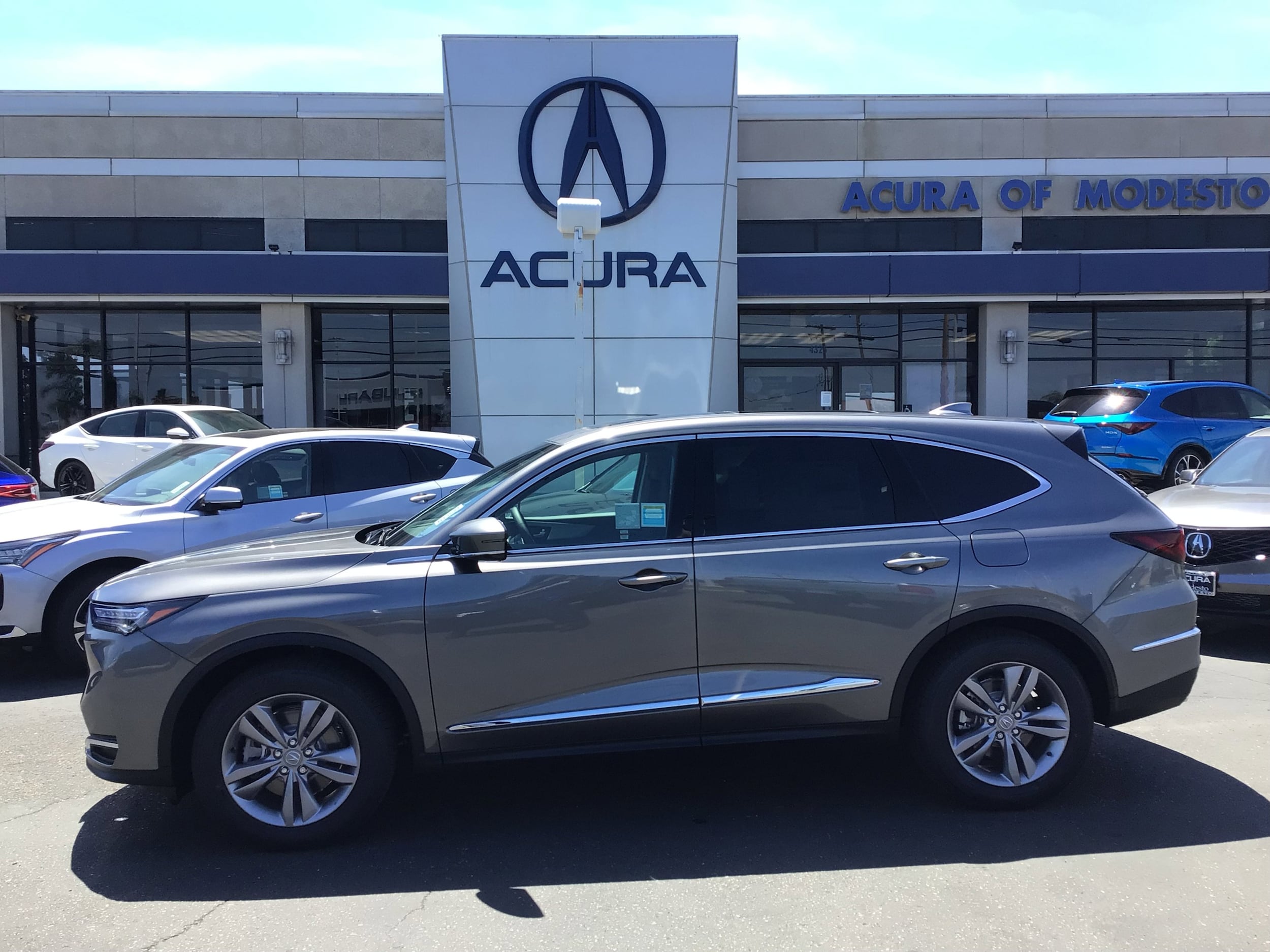 2026 Acura MDX SH-AWD's photo