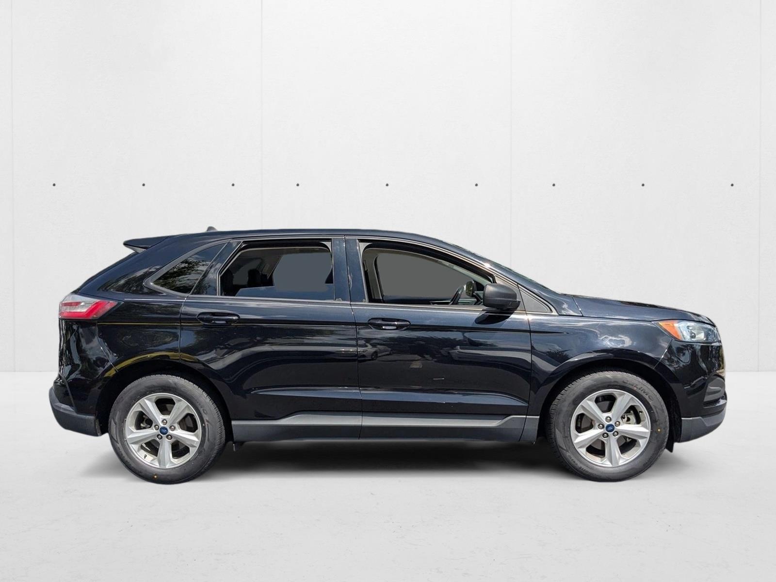 2020 Ford Edge SE photo 2