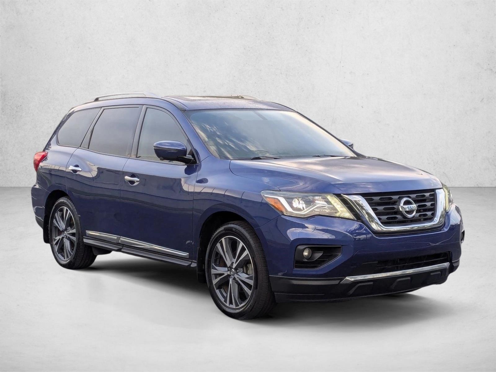 2019 Nissan Pathfinder Platinum photo 3