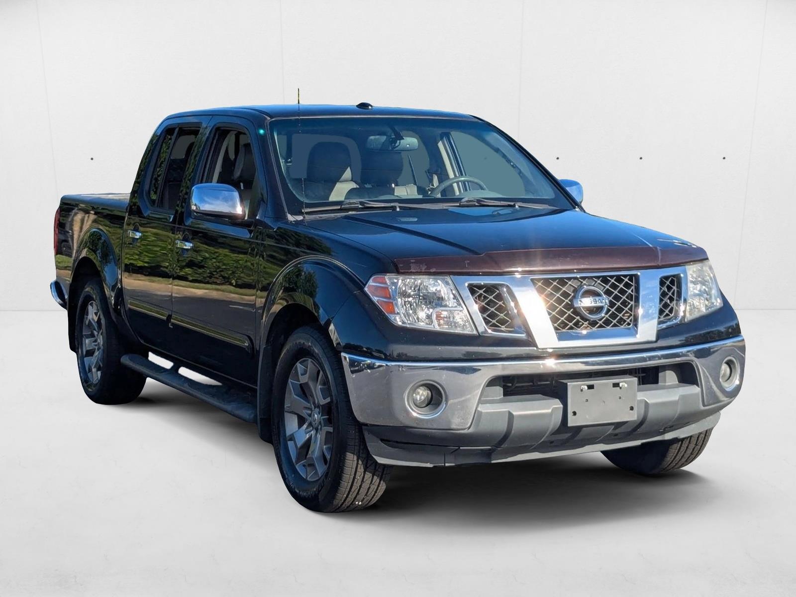 2017 Nissan Frontier Crew Cab SL photo 3