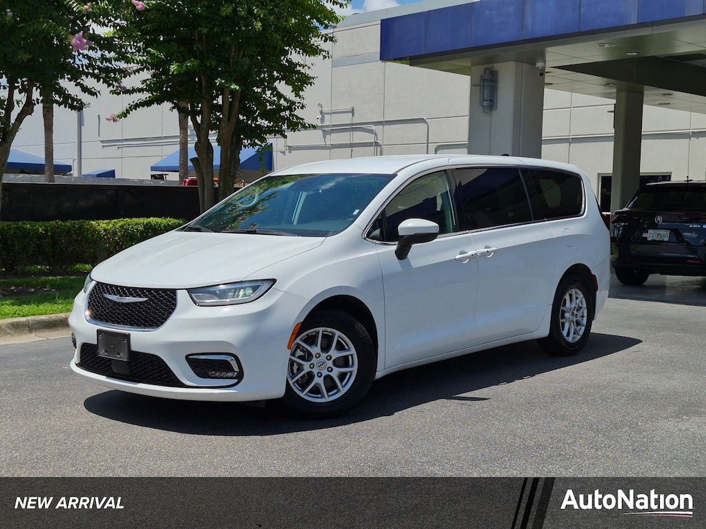 Used 2023 Chrysler Pacifica Touring L Van Passenger Van