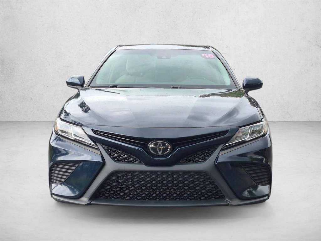 Used 2018 Toyota Camry SE Sedan