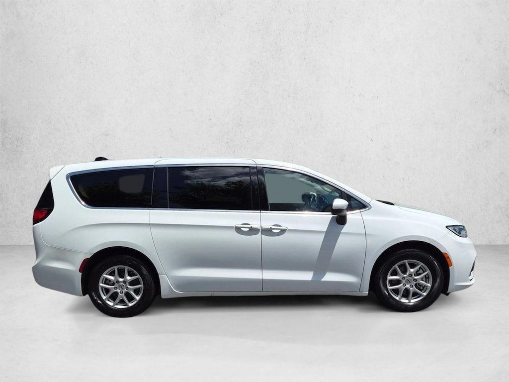 Used 2023 Chrysler Pacifica Touring L Van Passenger Van