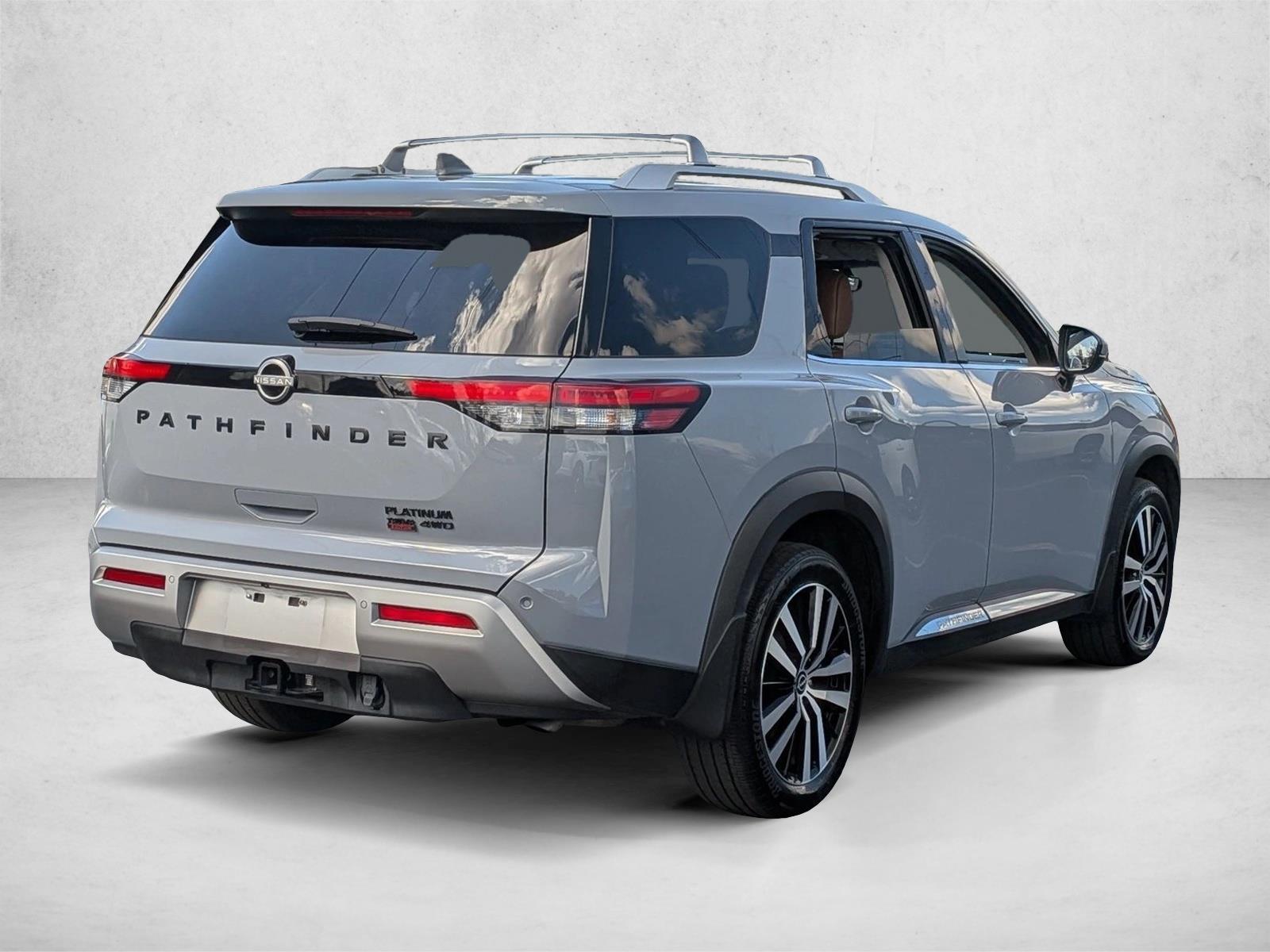 2024 Nissan Pathfinder Platinum photo 3